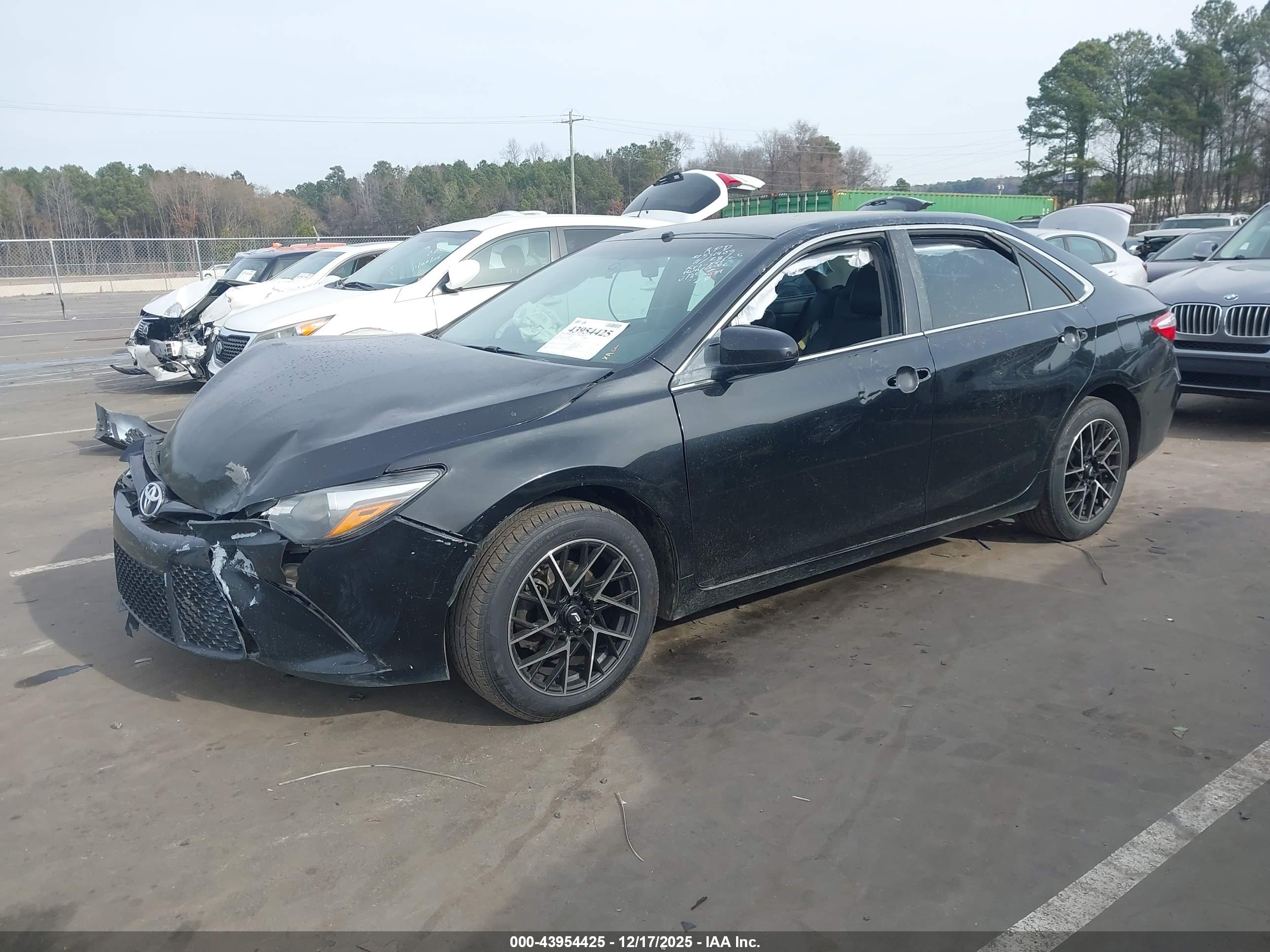 TOYOTA CAMRY image 2