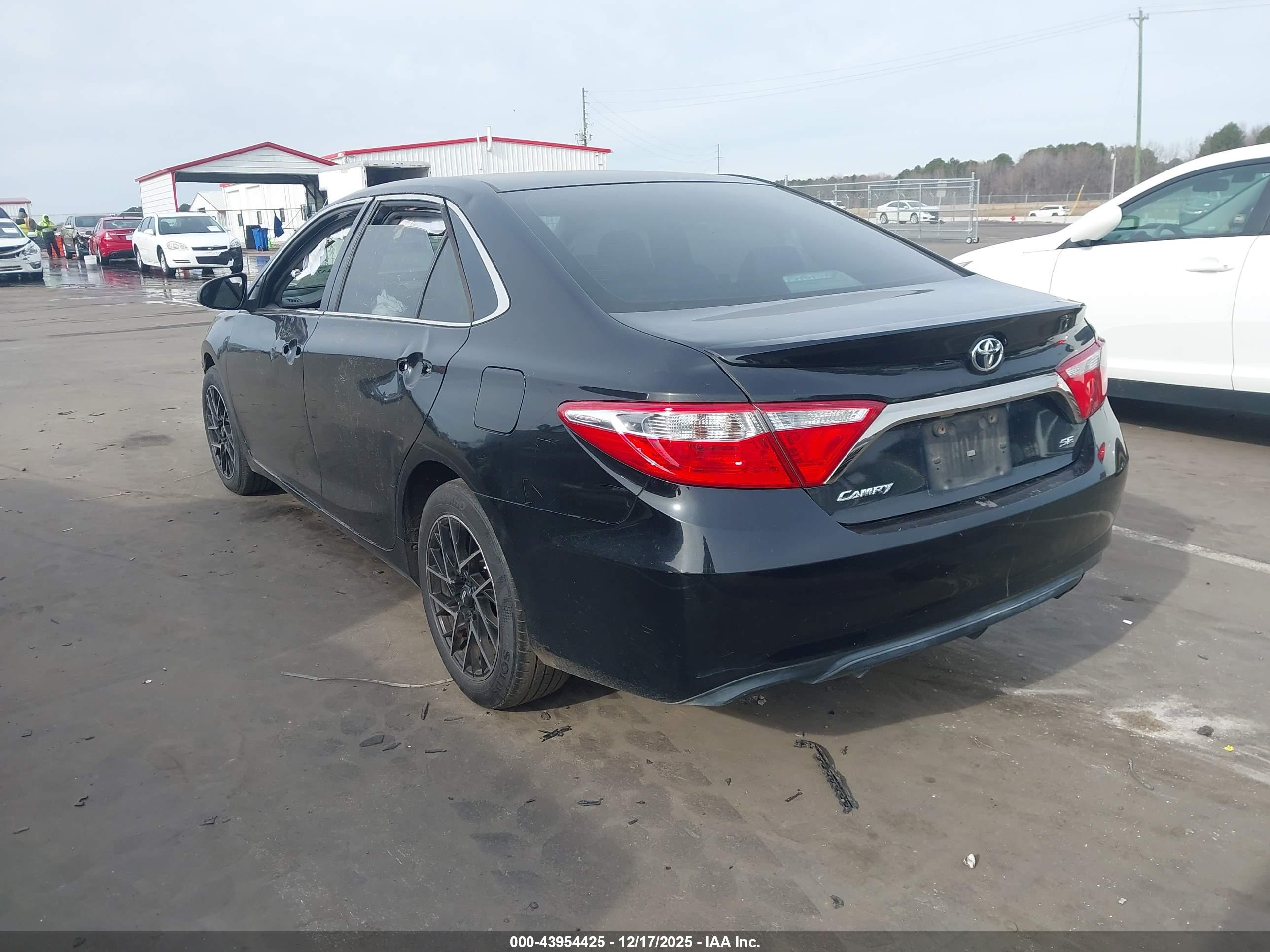 TOYOTA CAMRY image 3