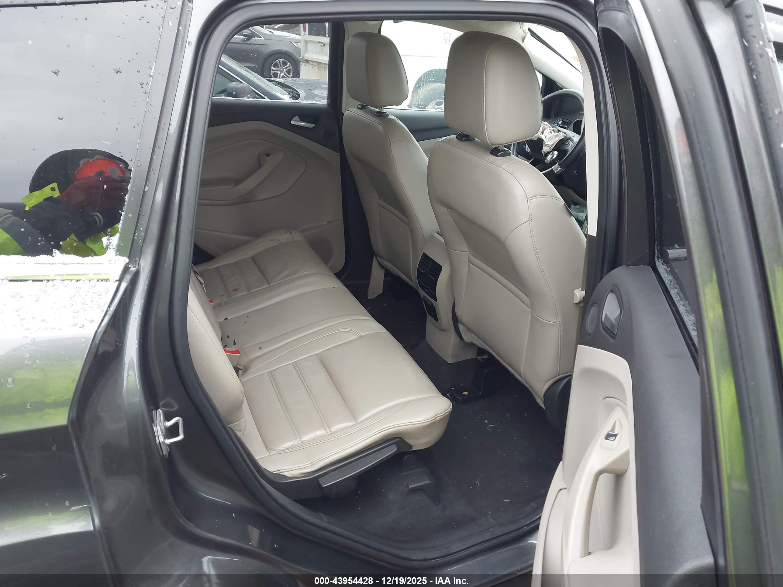 FORD ESCAPE image 8