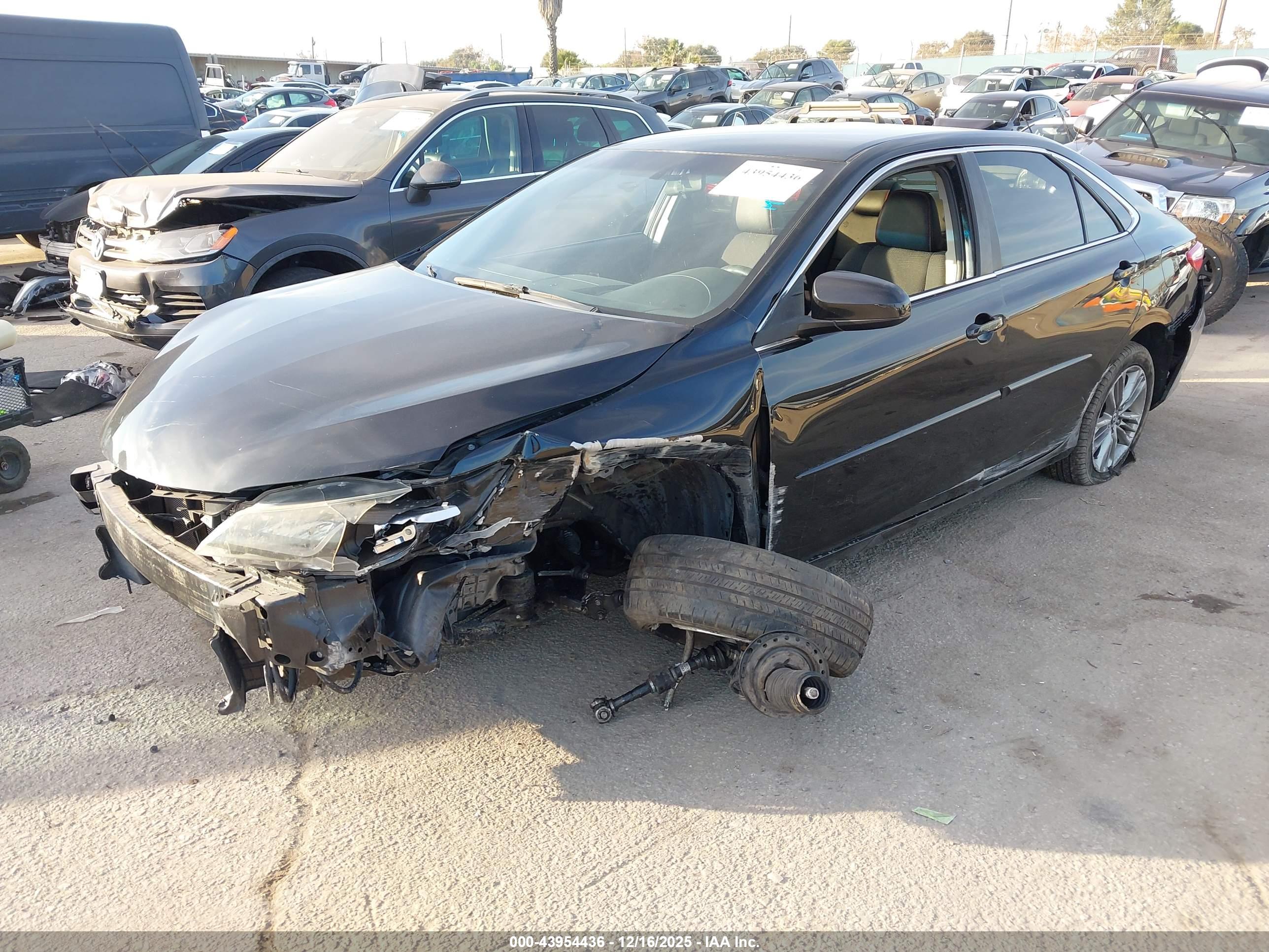 TOYOTA CAMRY image 2