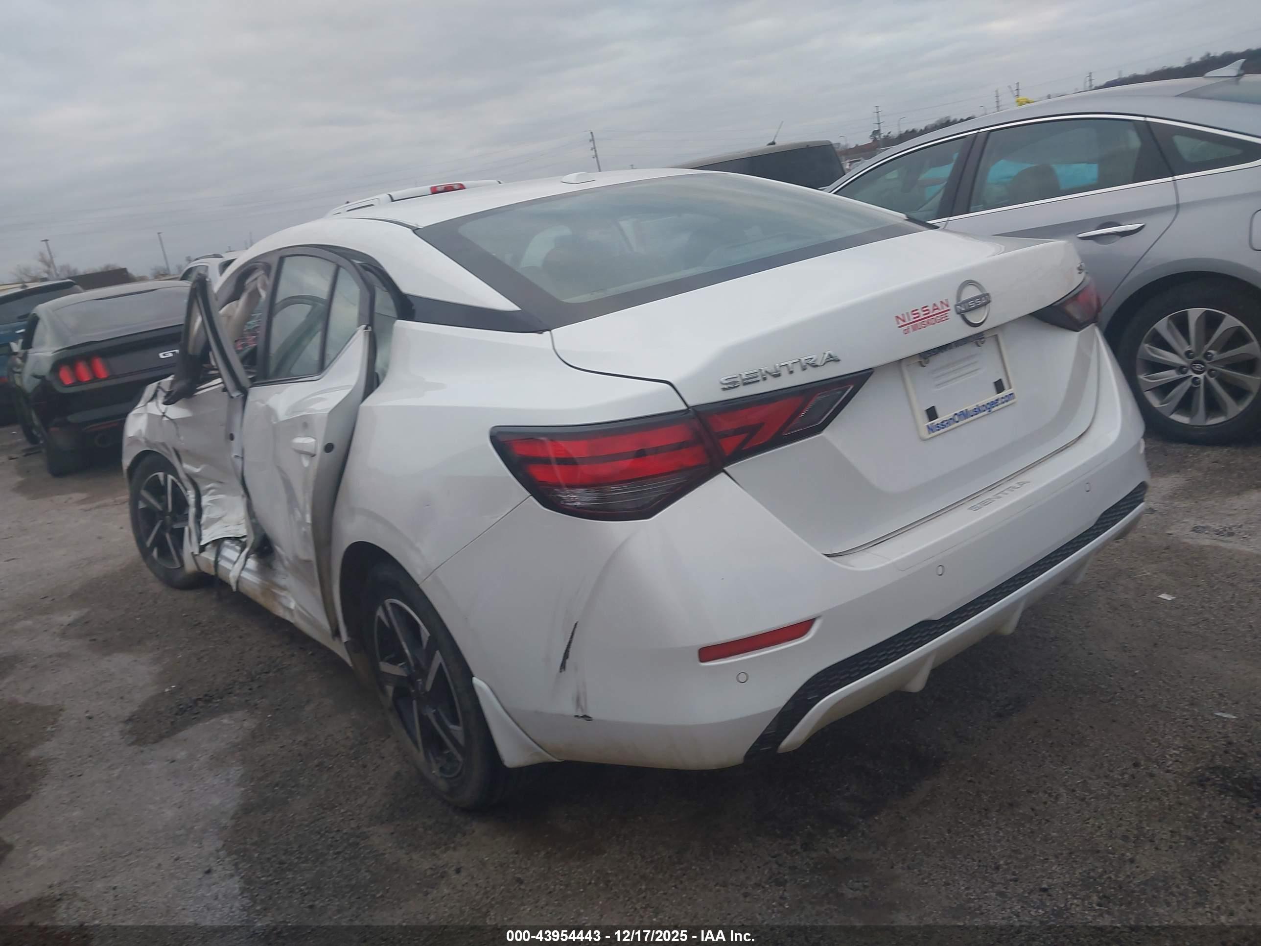 NISSAN SENTRA image 3