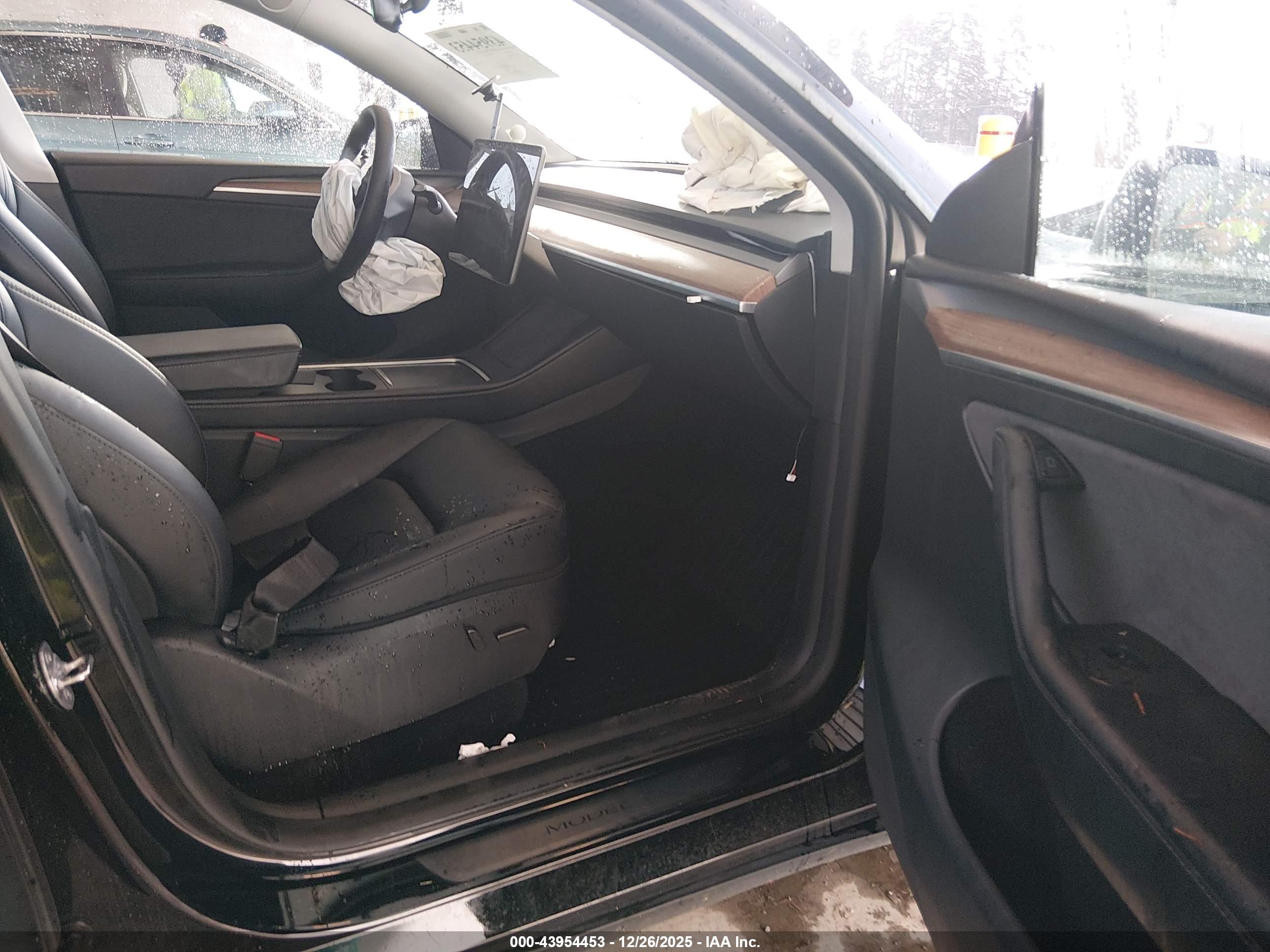 TESLA MODEL image 5