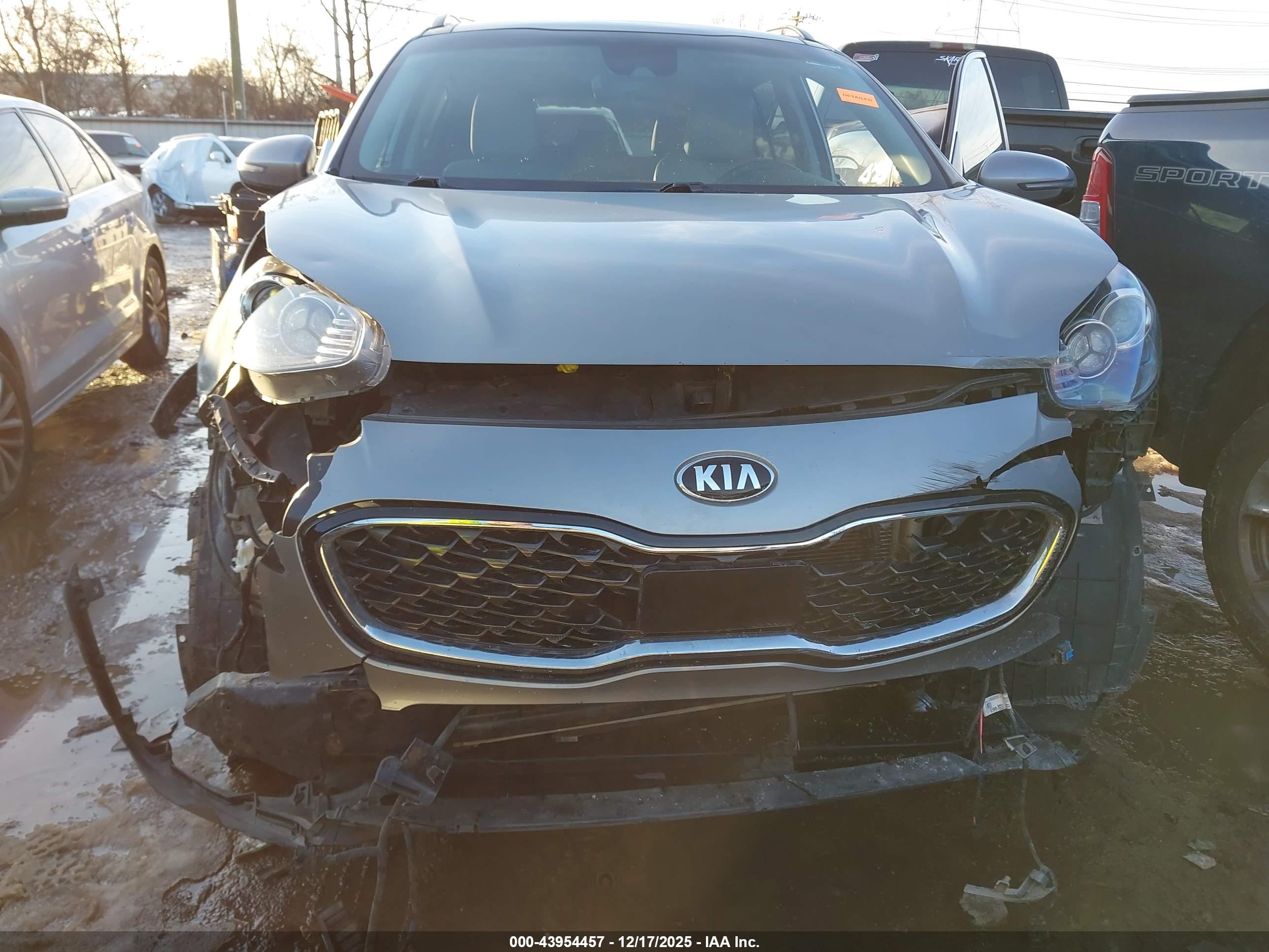 KIA SPORTAGE image 6