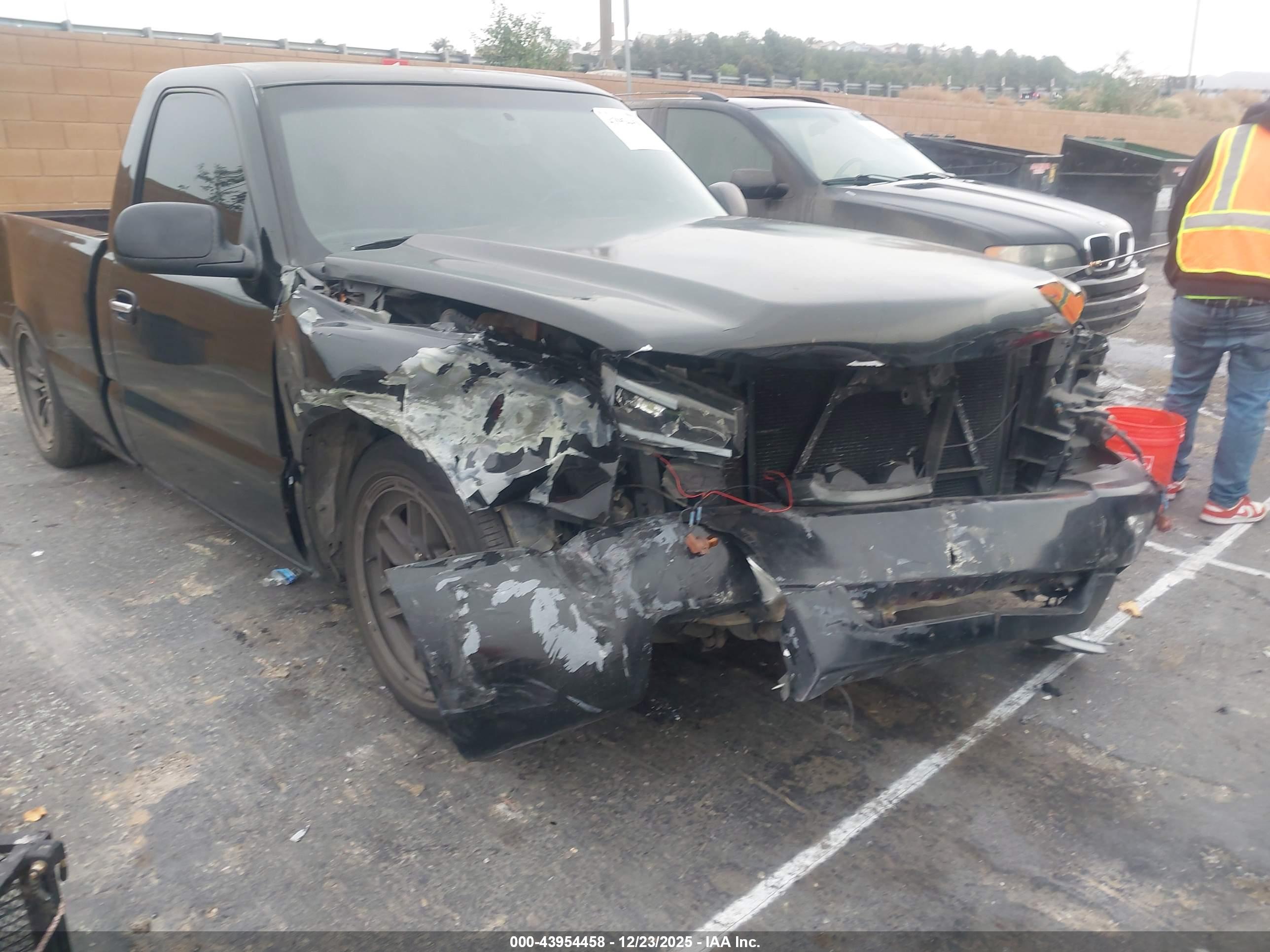 CHEVROLET SILVERADO image 6