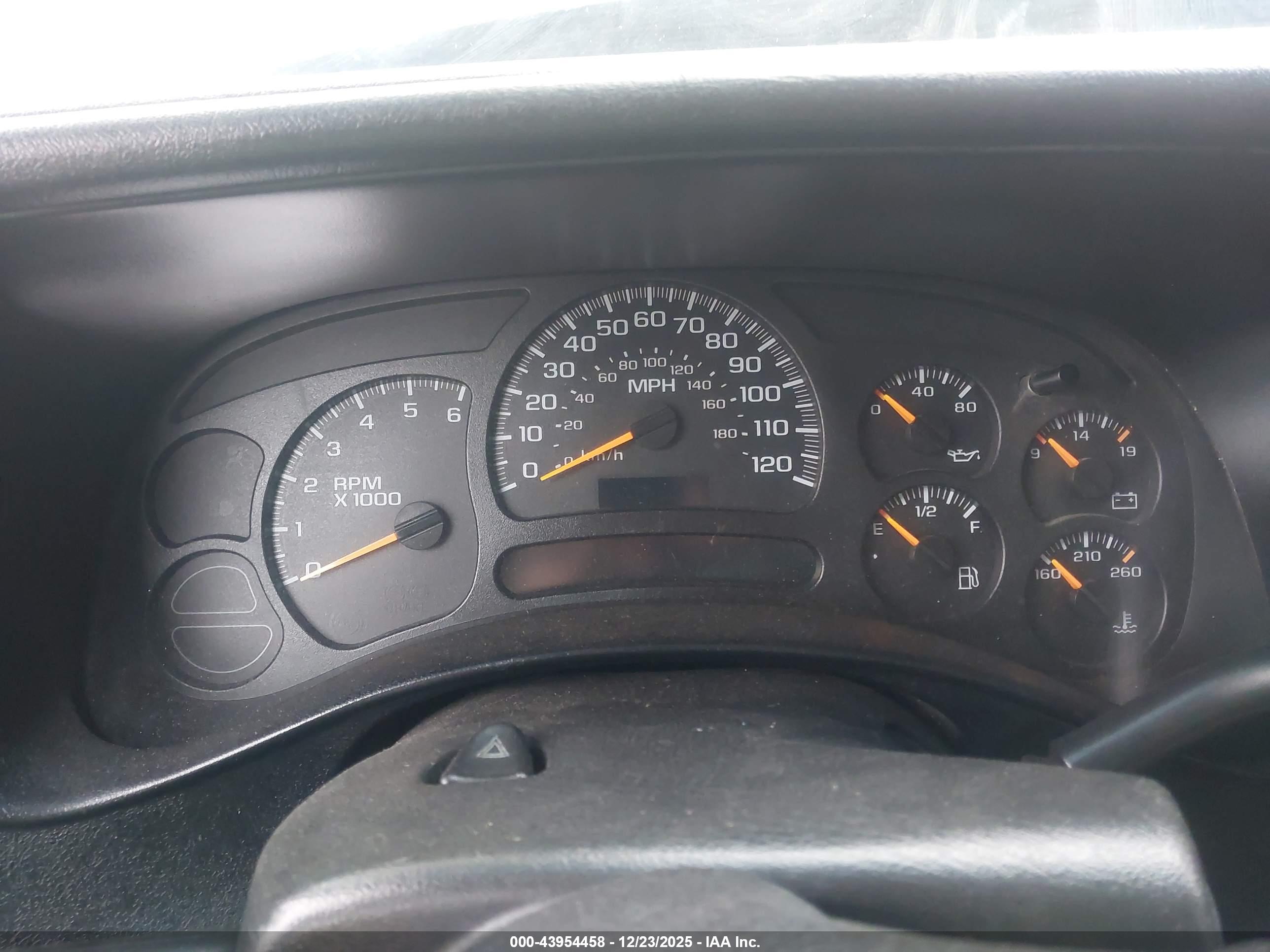 CHEVROLET SILVERADO image 7