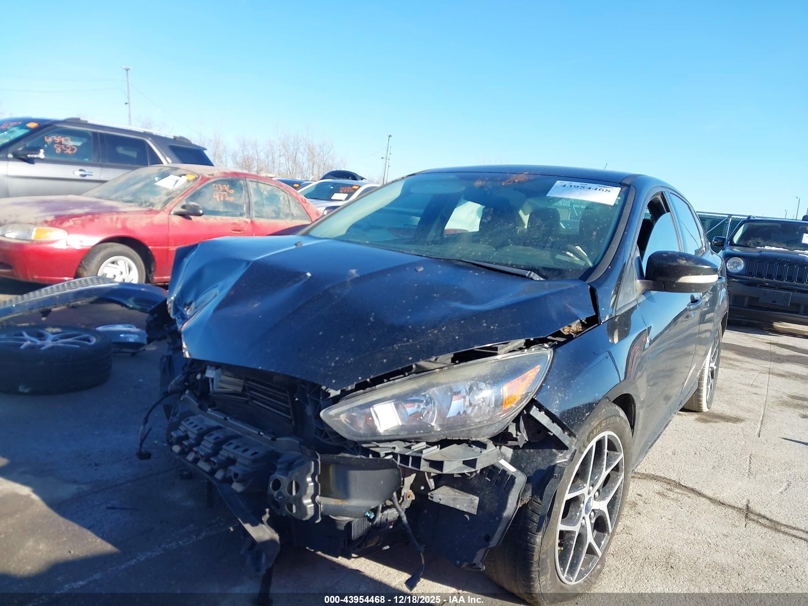 FORD FOCUS image 2
