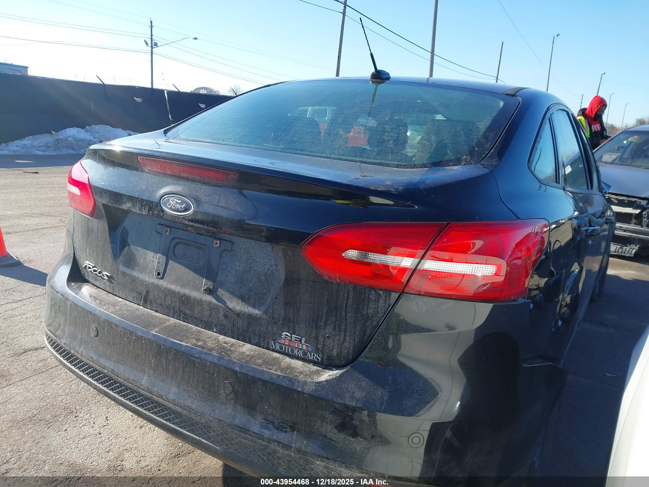 FORD FOCUS image 4