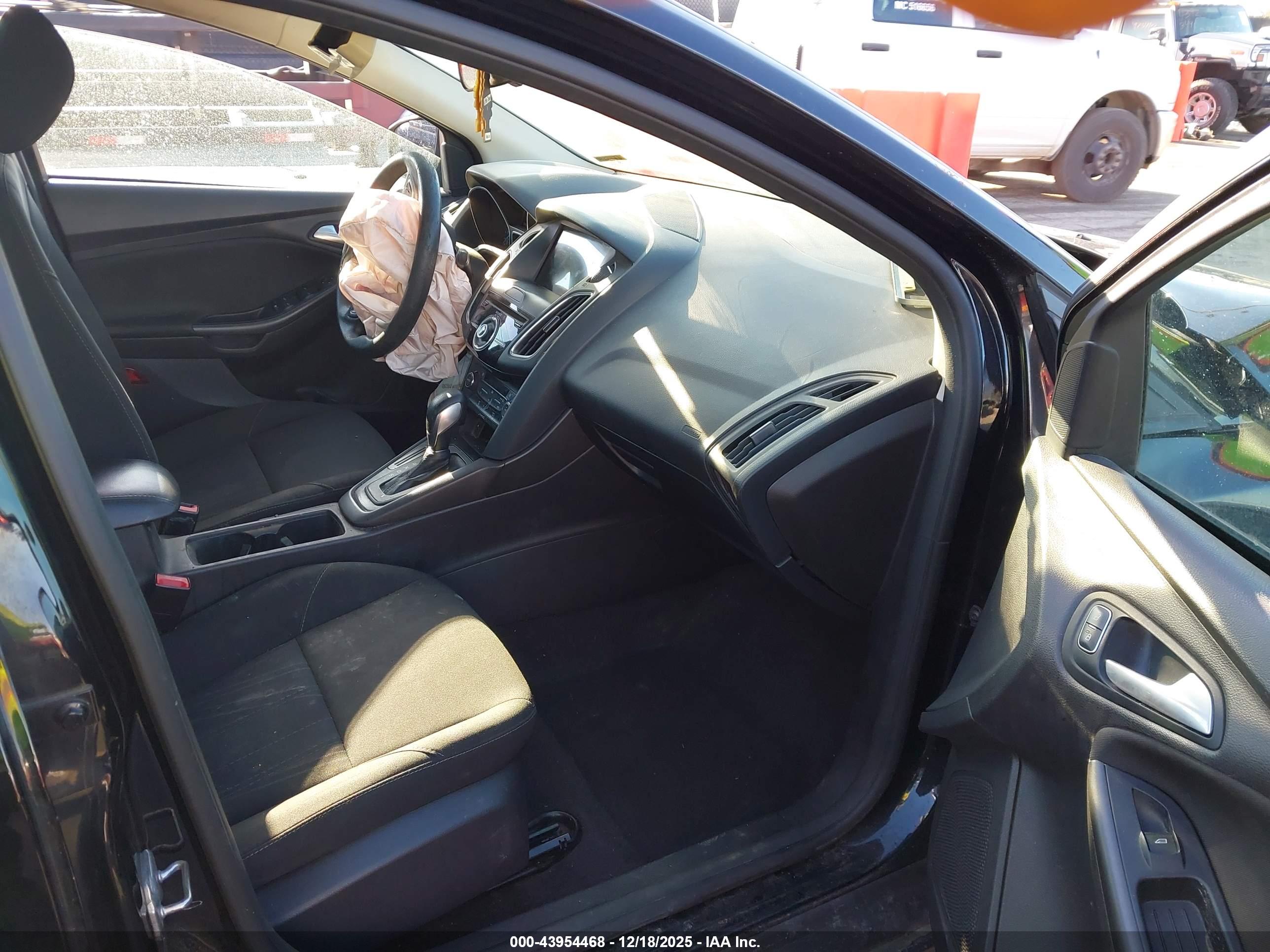 FORD FOCUS image 5