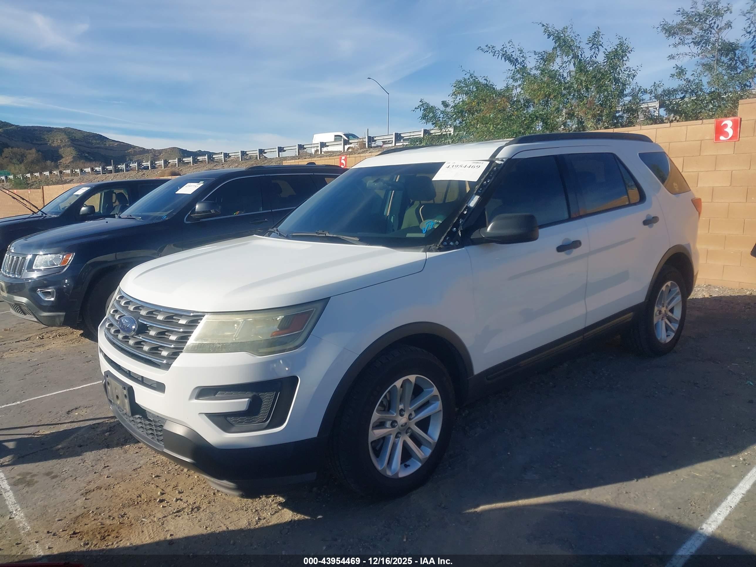 FORD EXPLORER image 2