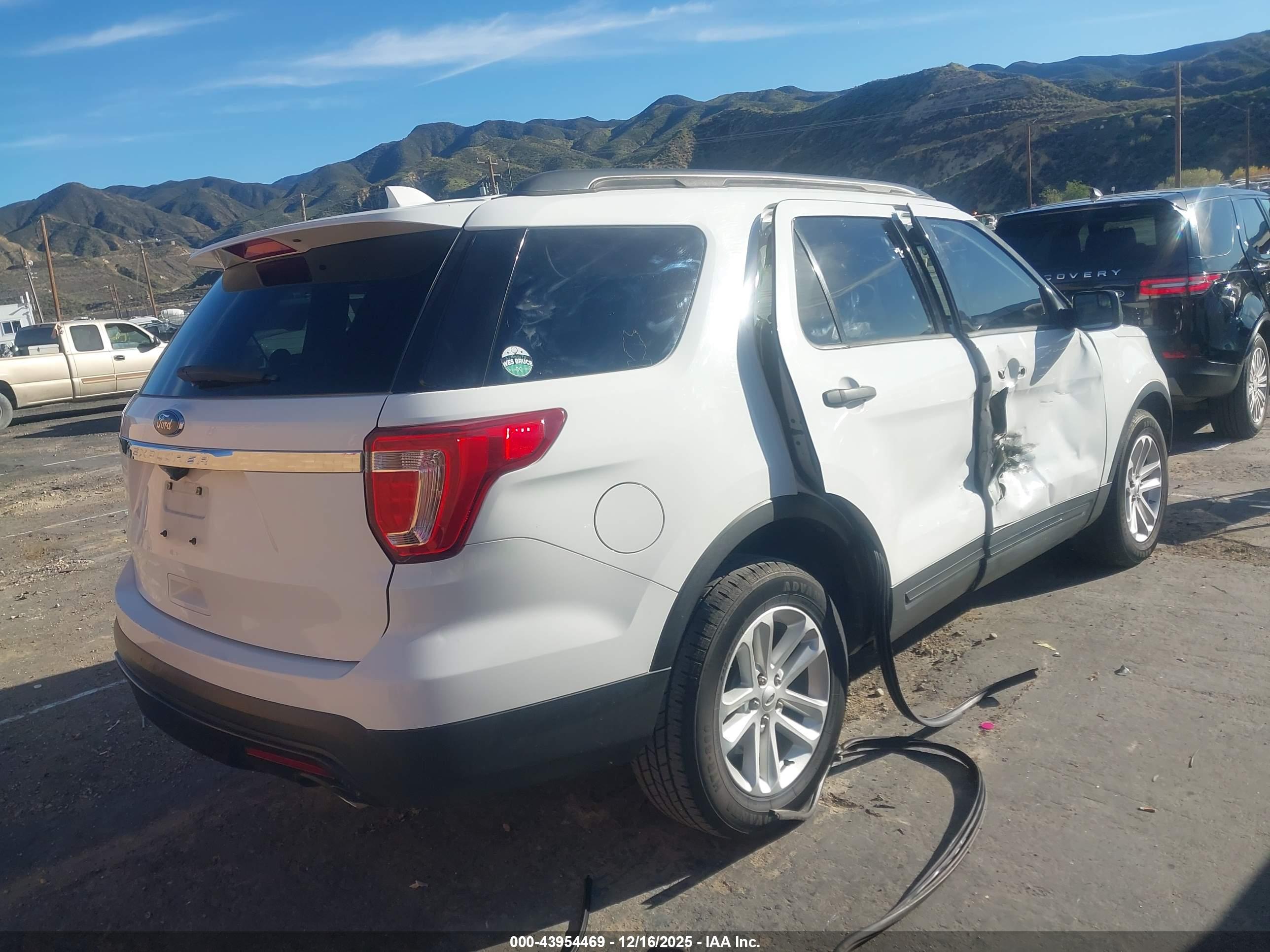 FORD EXPLORER image 4
