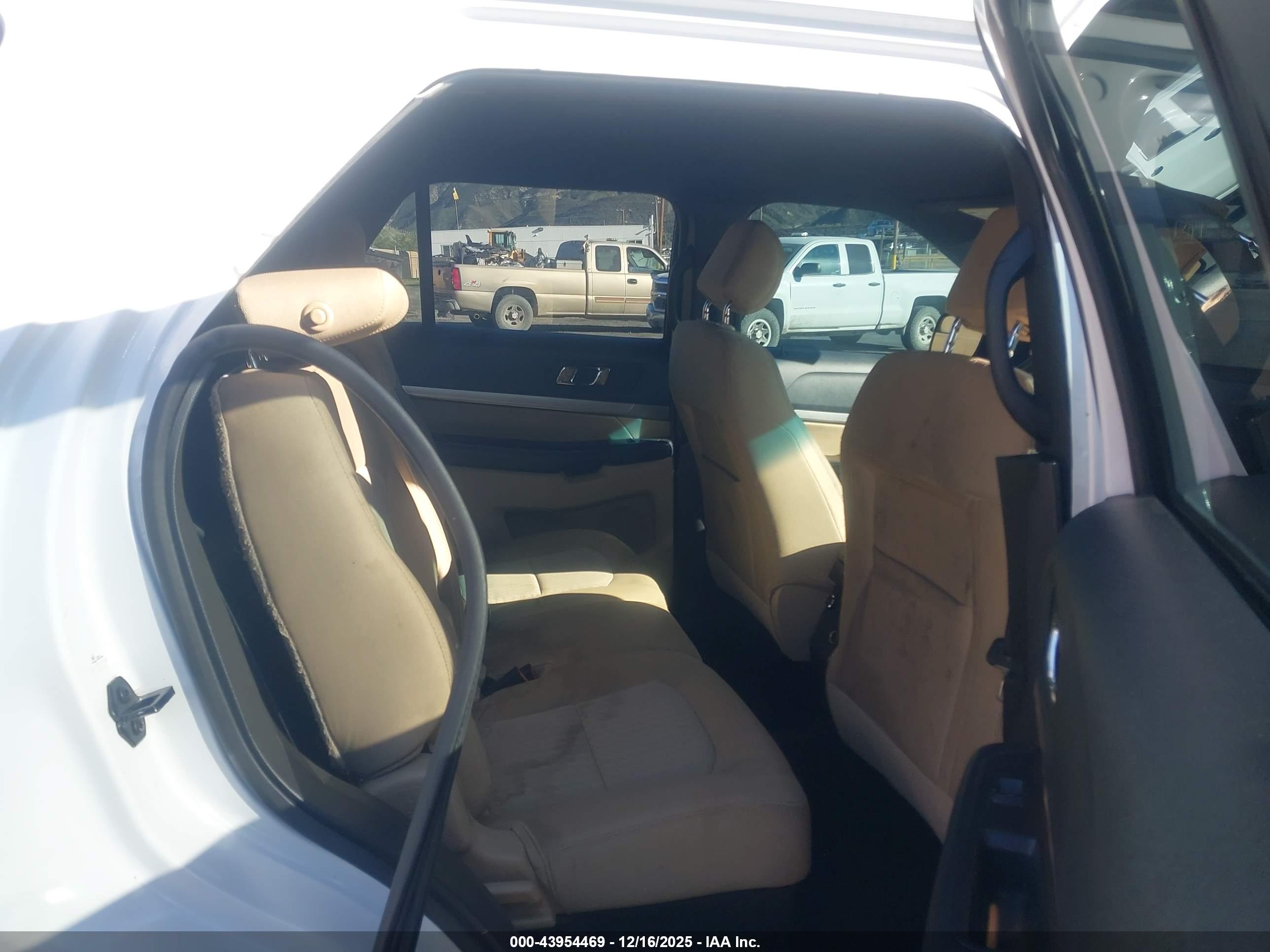 FORD EXPLORER image 8