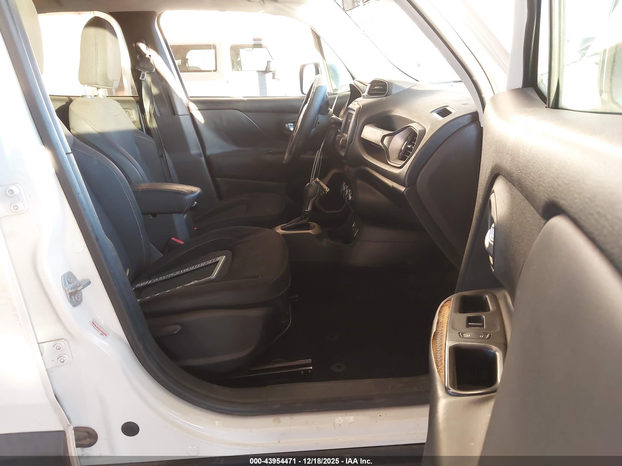 JEEP RENEGADE image 5