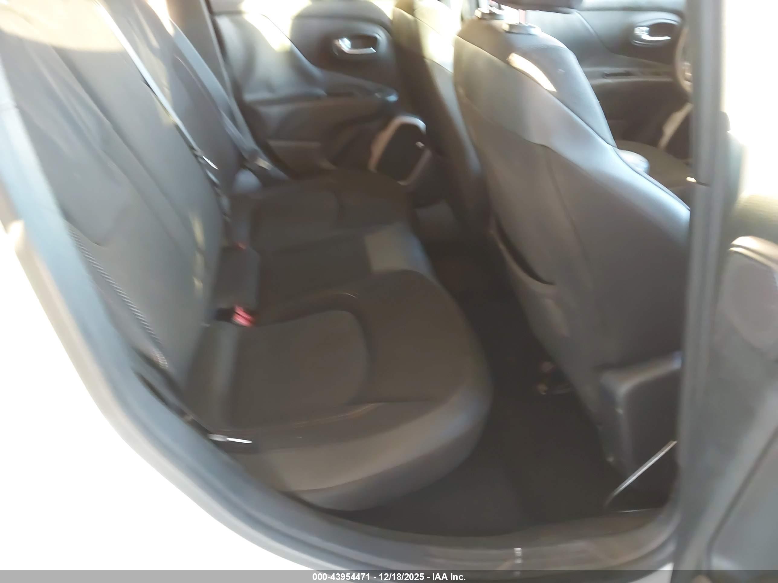 JEEP RENEGADE image 8