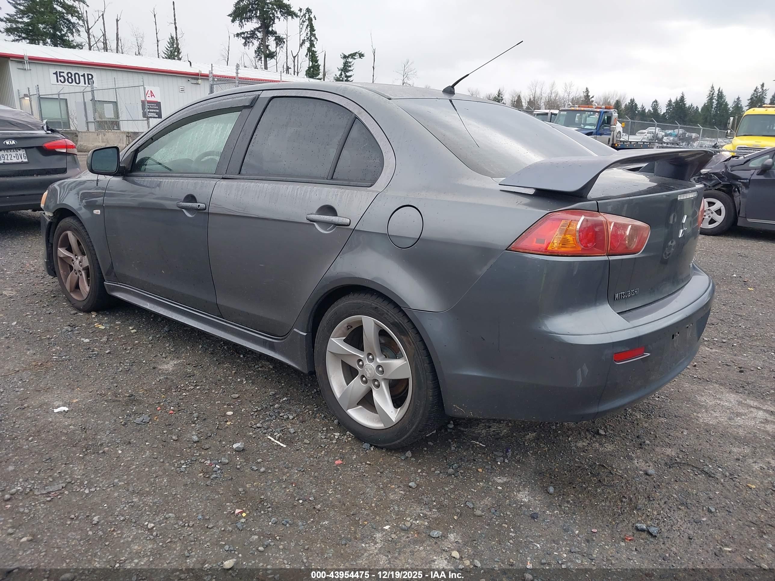 MITSUBISHI LANCER image 3