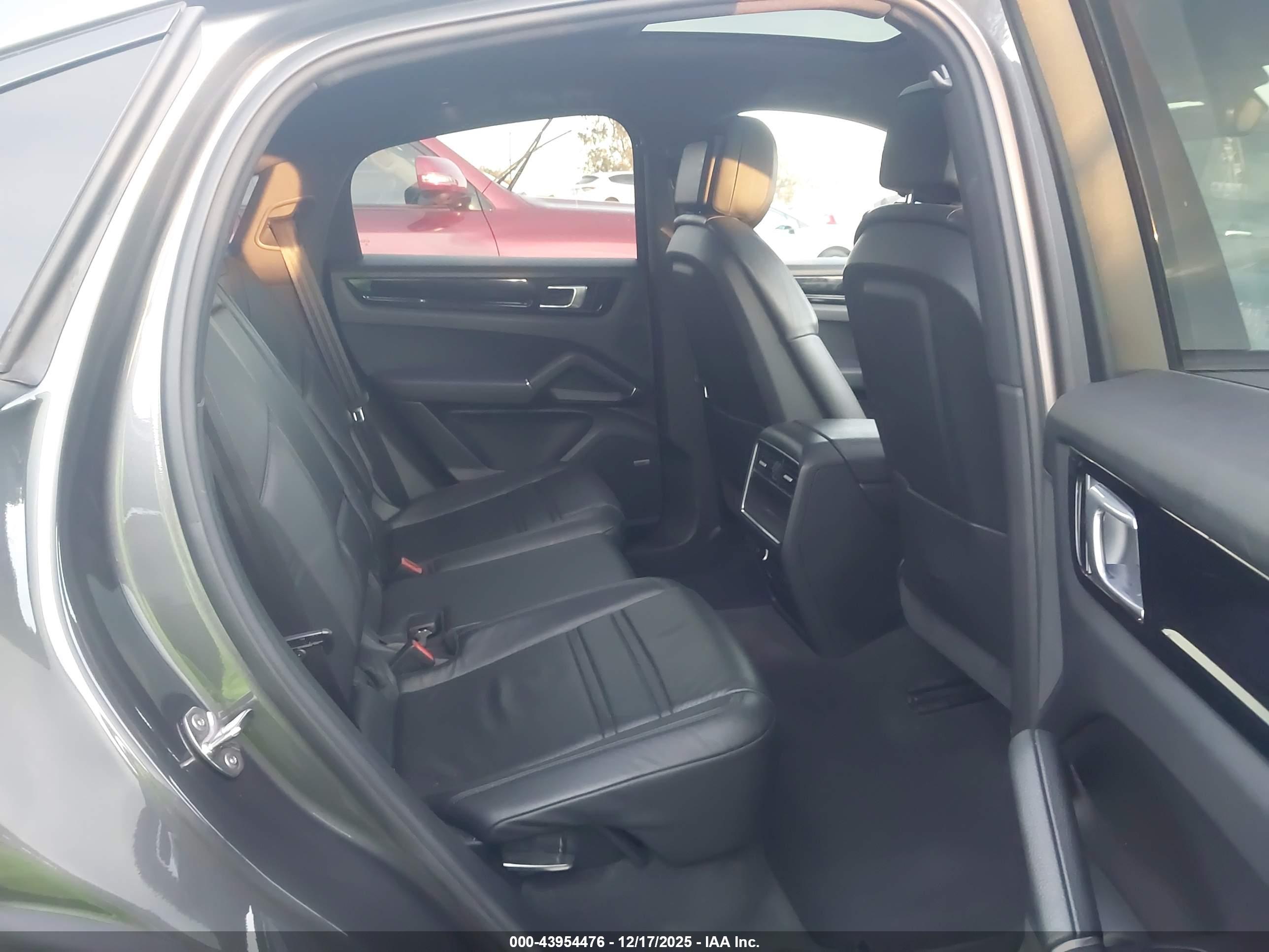 PORSCHE CAYENNE image 8