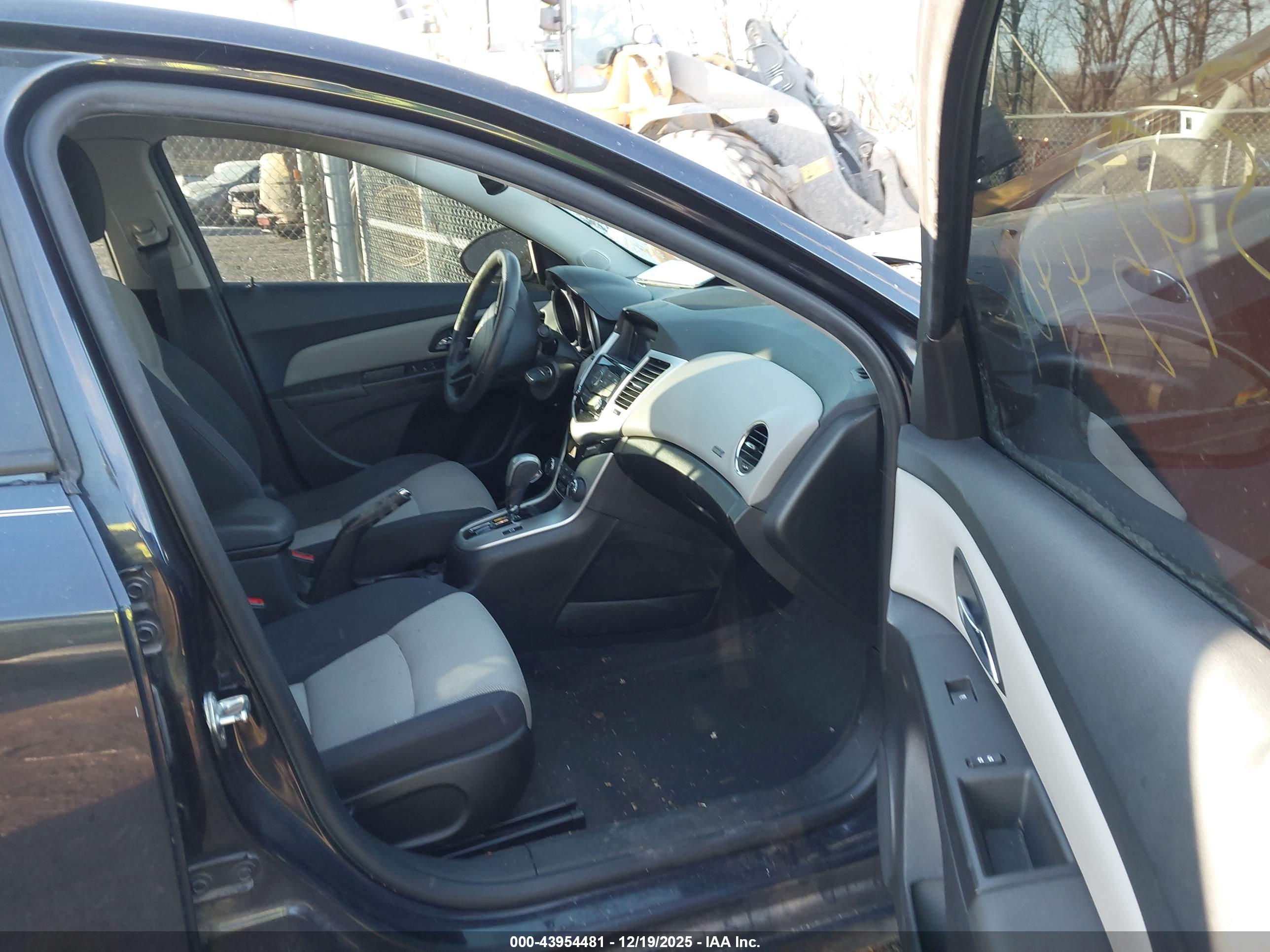 CHEVROLET CRUZE image 5
