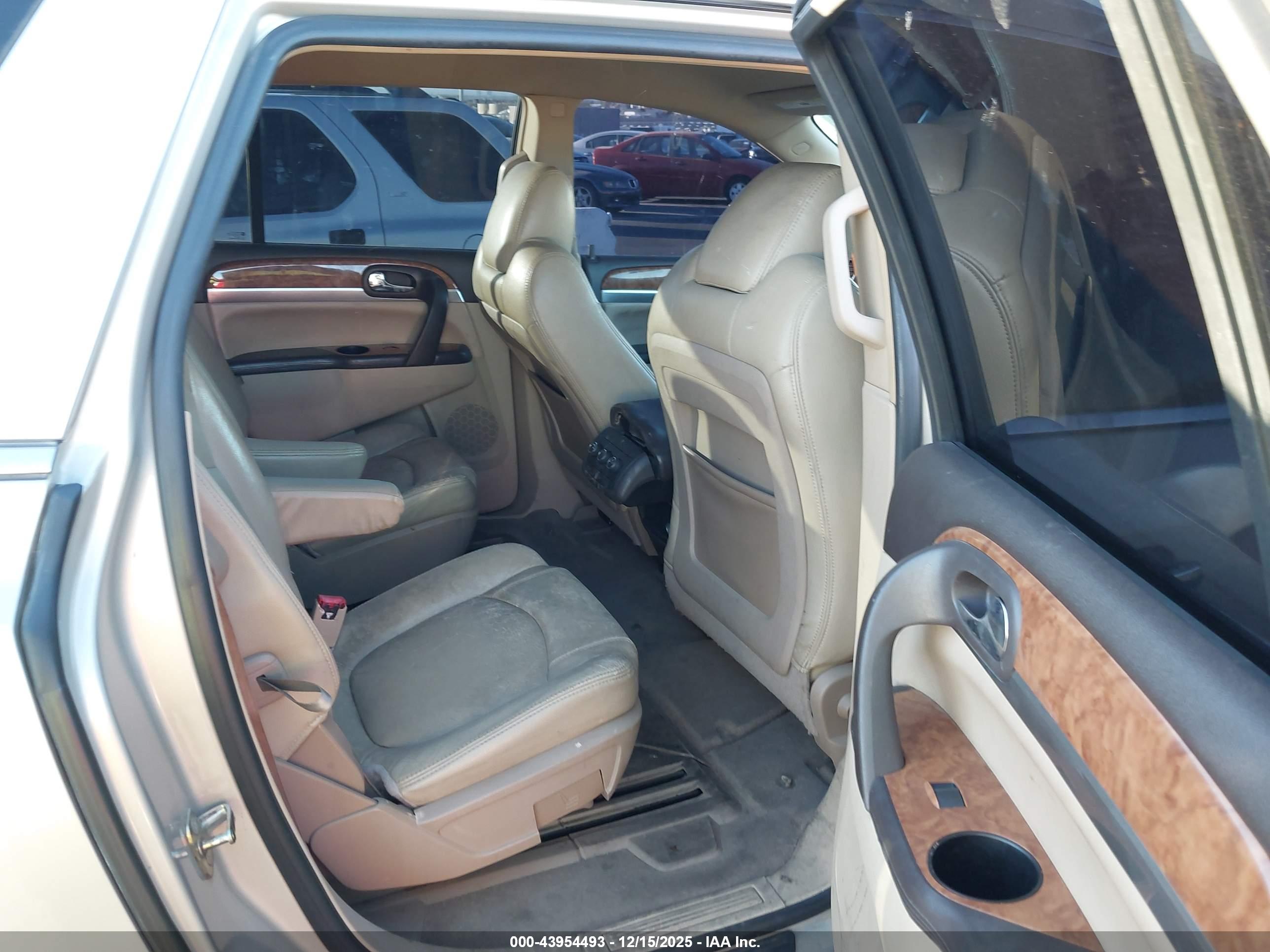 BUICK ENCLAVE image 8