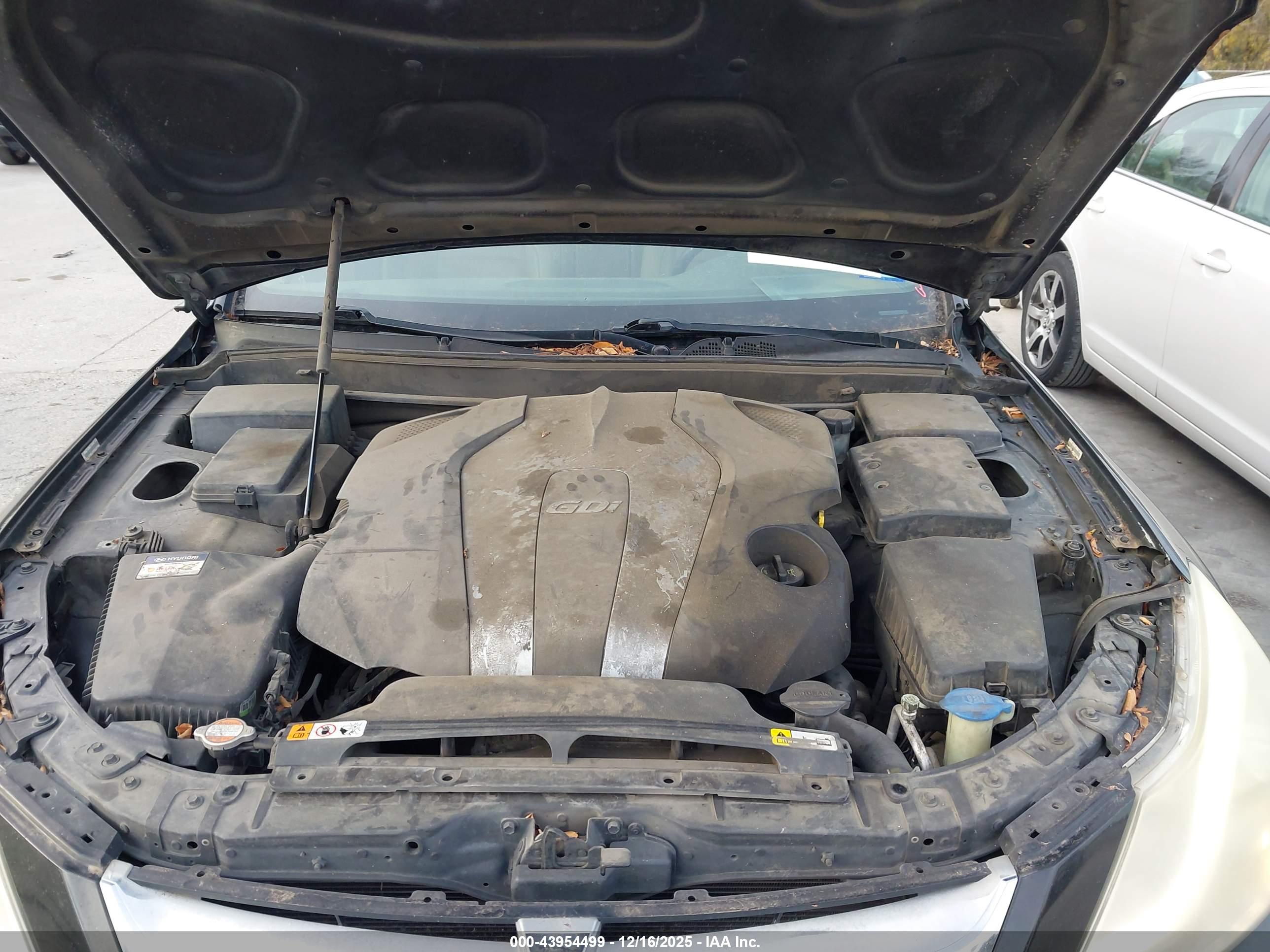 HYUNDAI GENESIS image 10