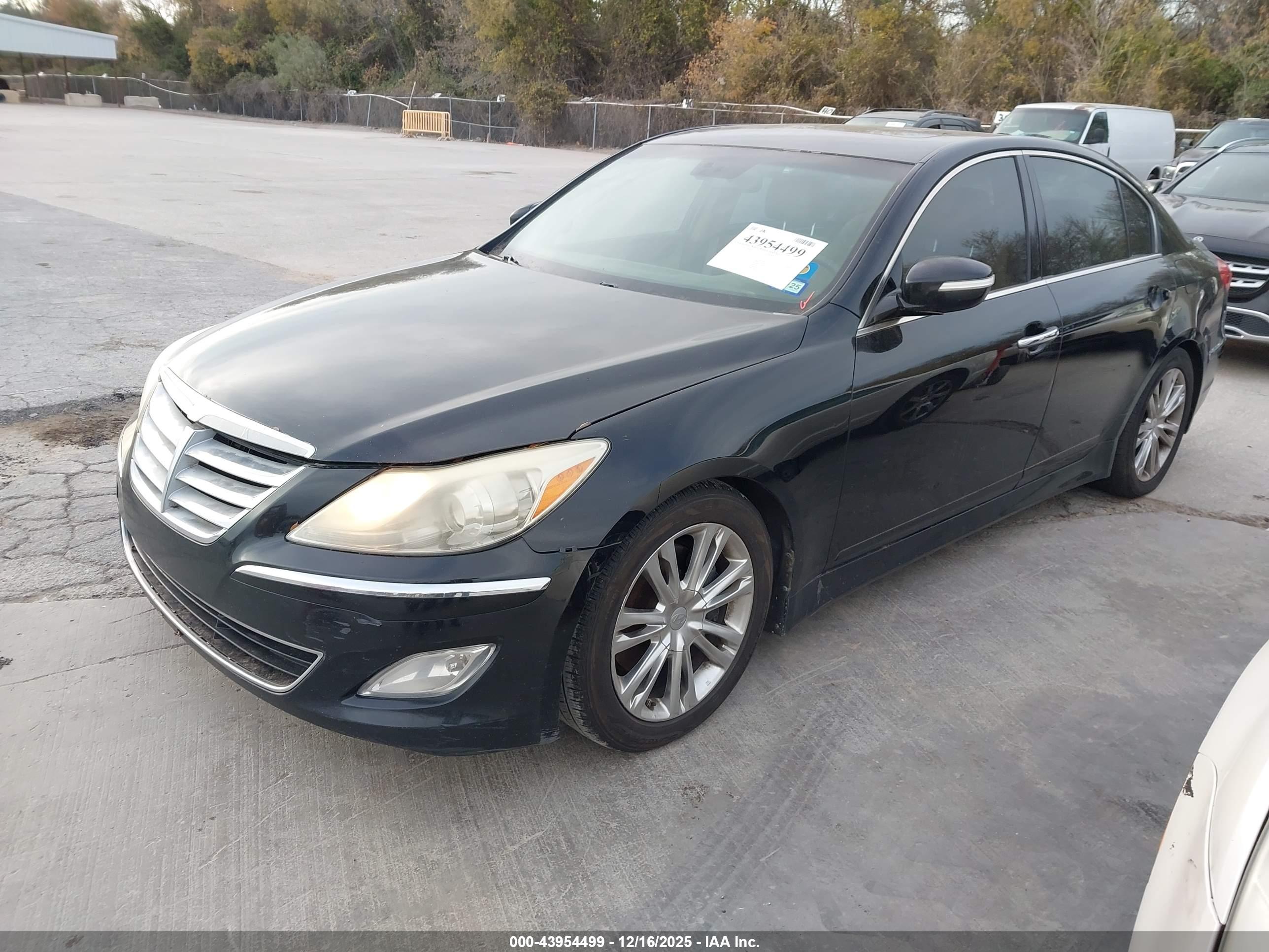 HYUNDAI GENESIS image 2