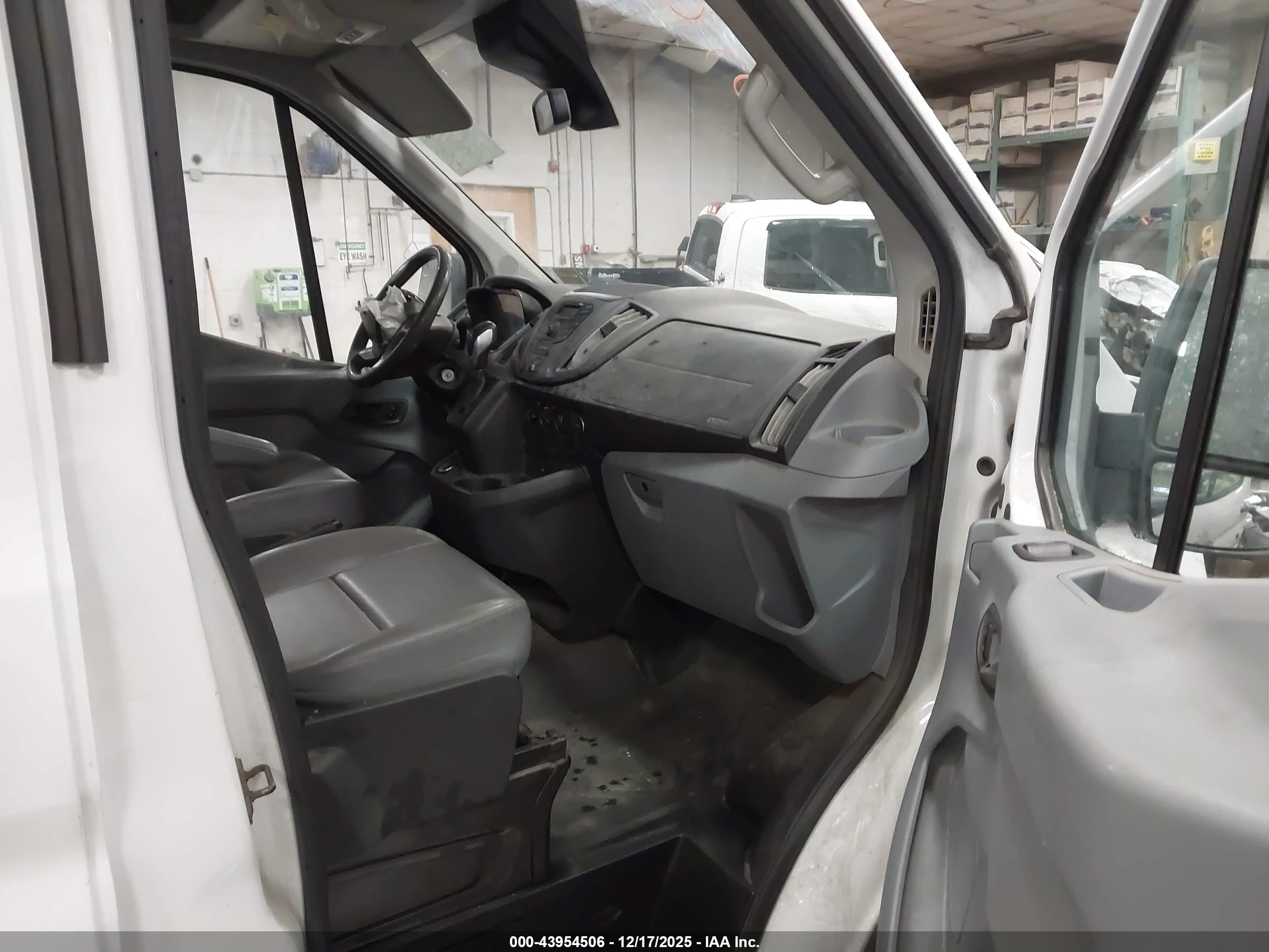 FORD TRANSIT-250 image 5