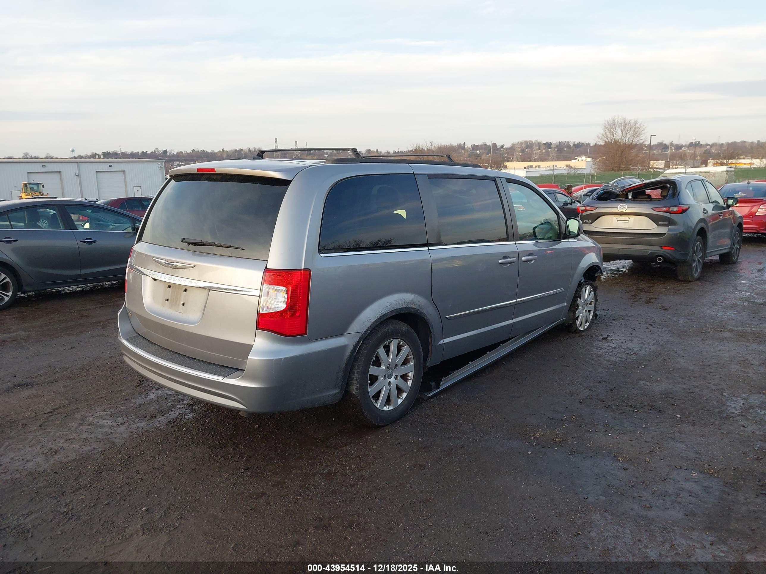 CHRYSLER TOWN image 4