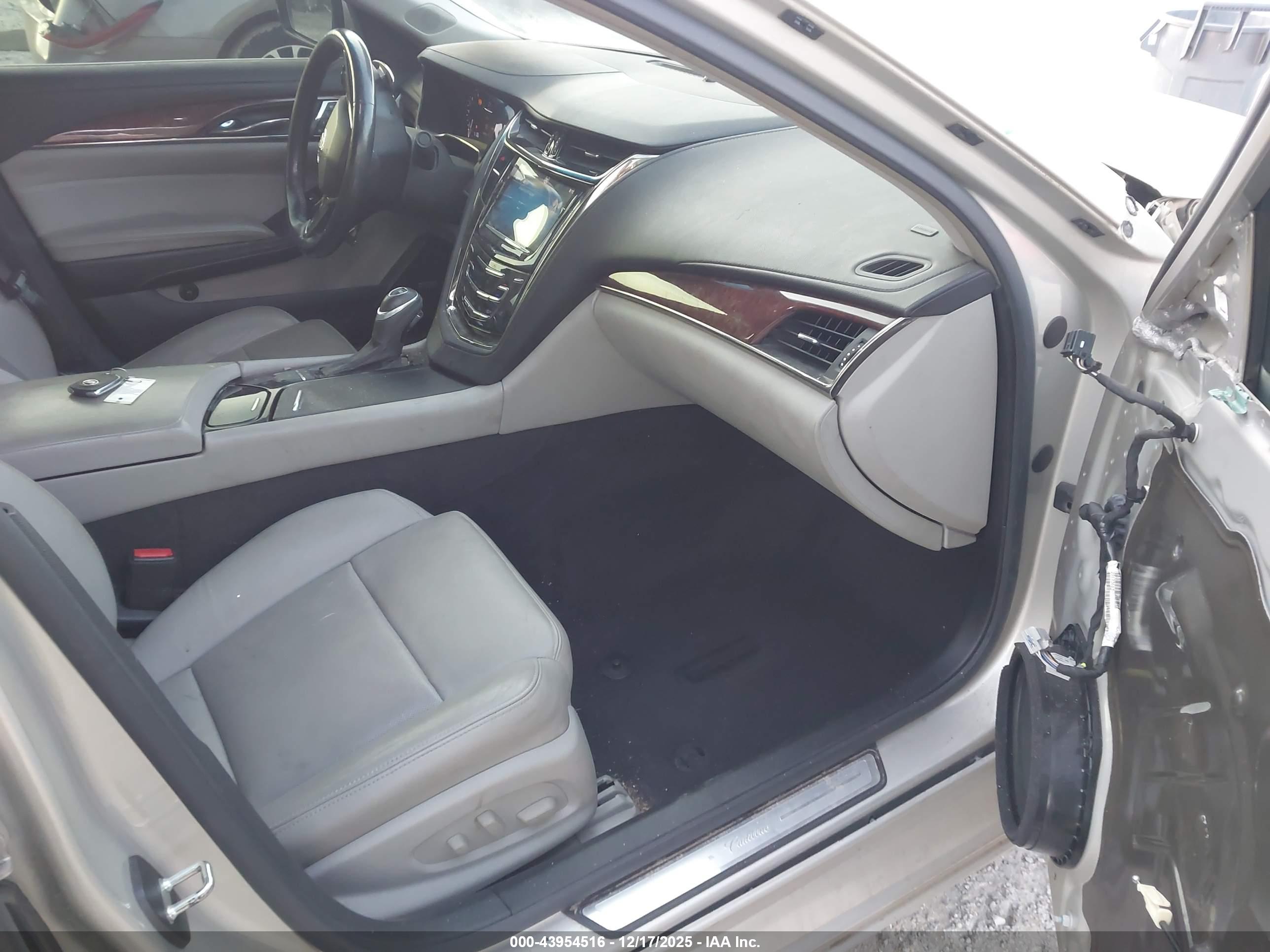 CADILLAC CTS image 5