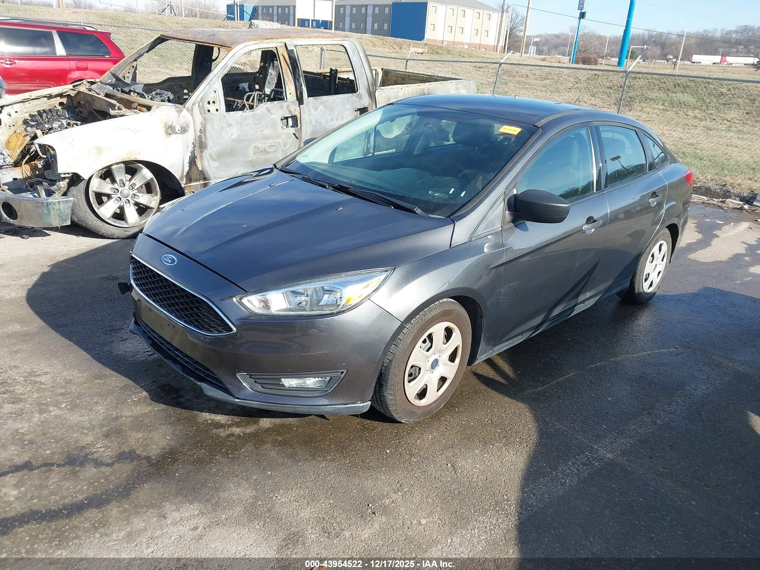 FORD FOCUS image 2