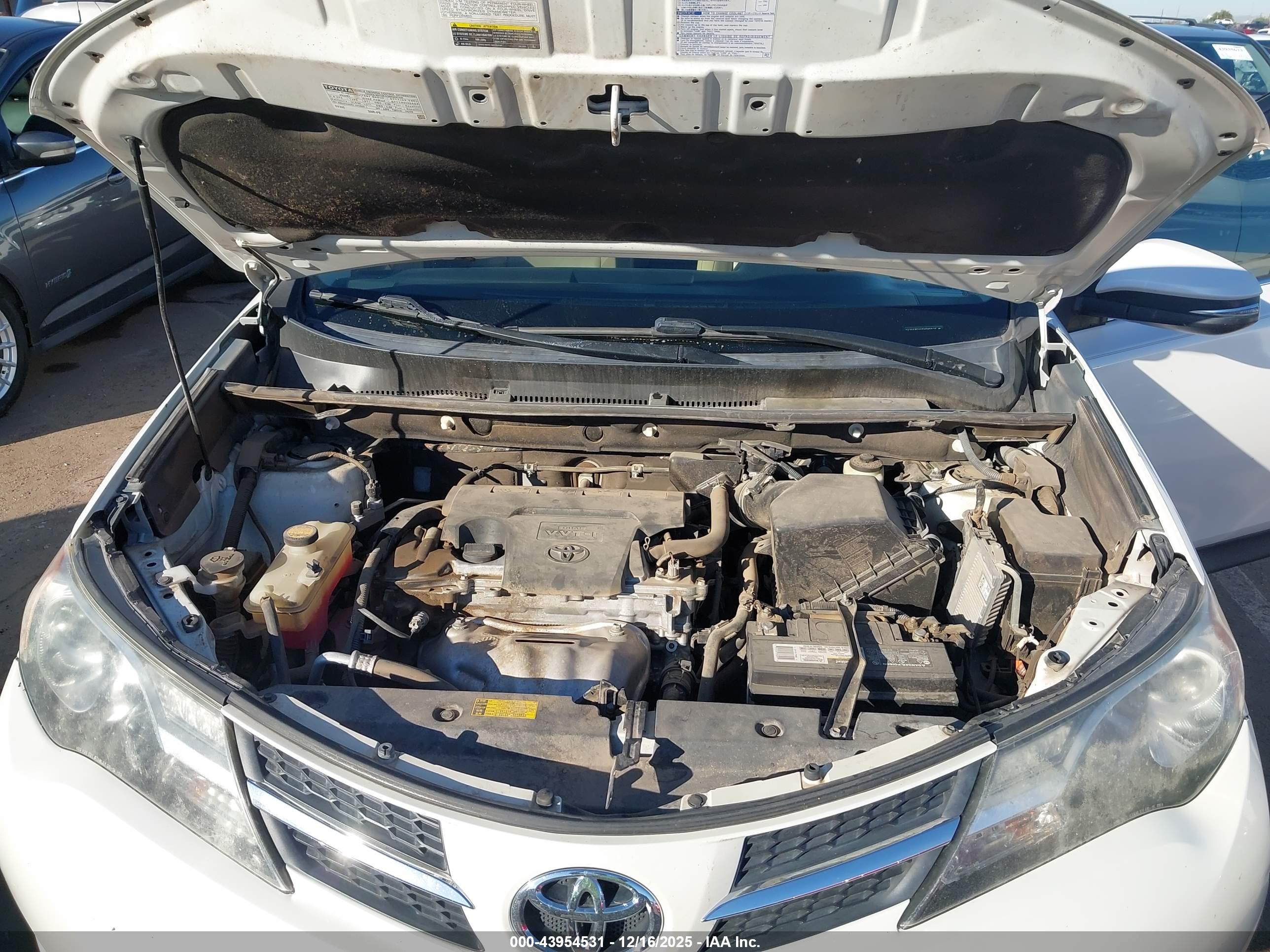 TOYOTA RAV4 image 10