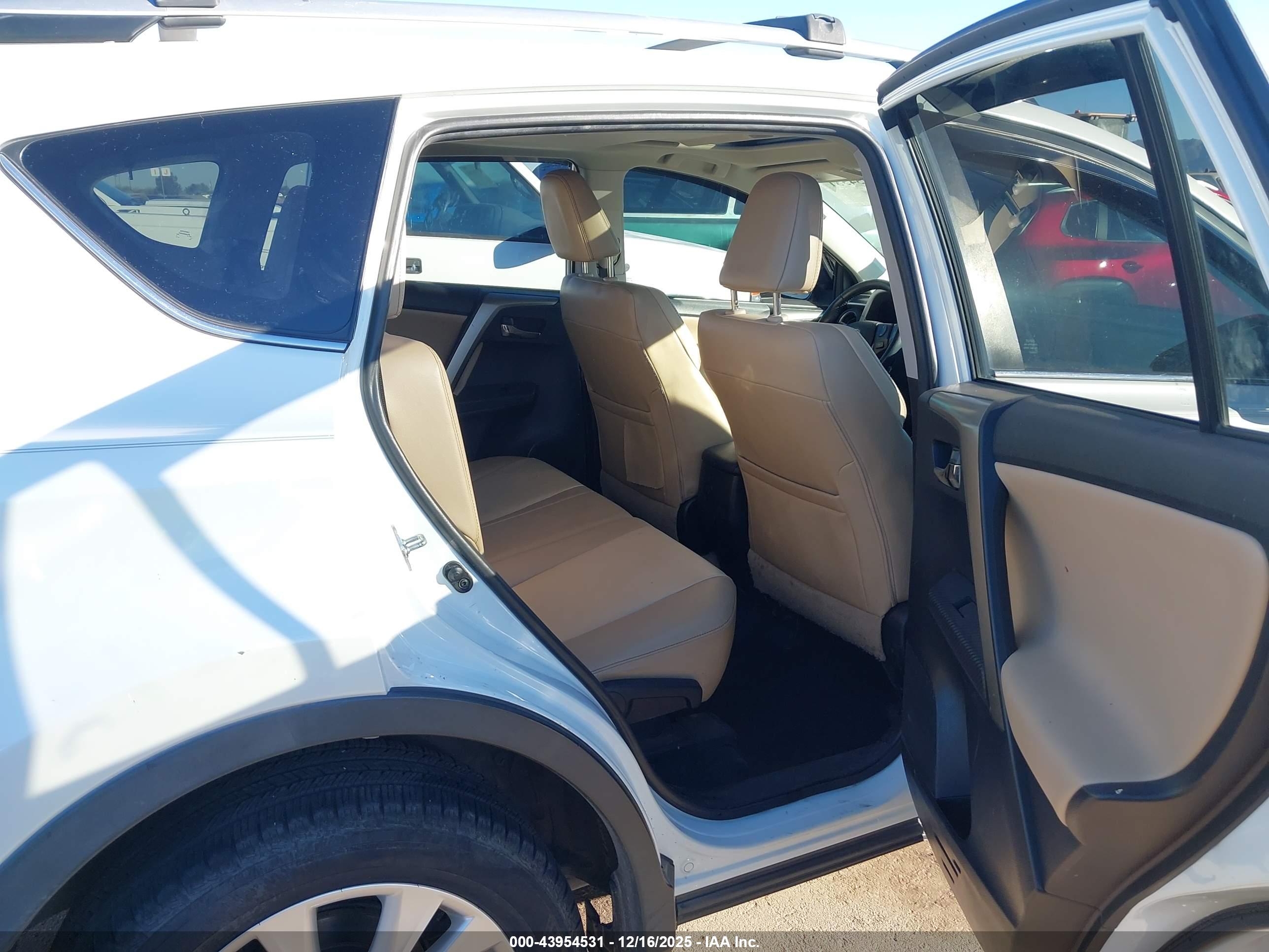 TOYOTA RAV4 image 8
