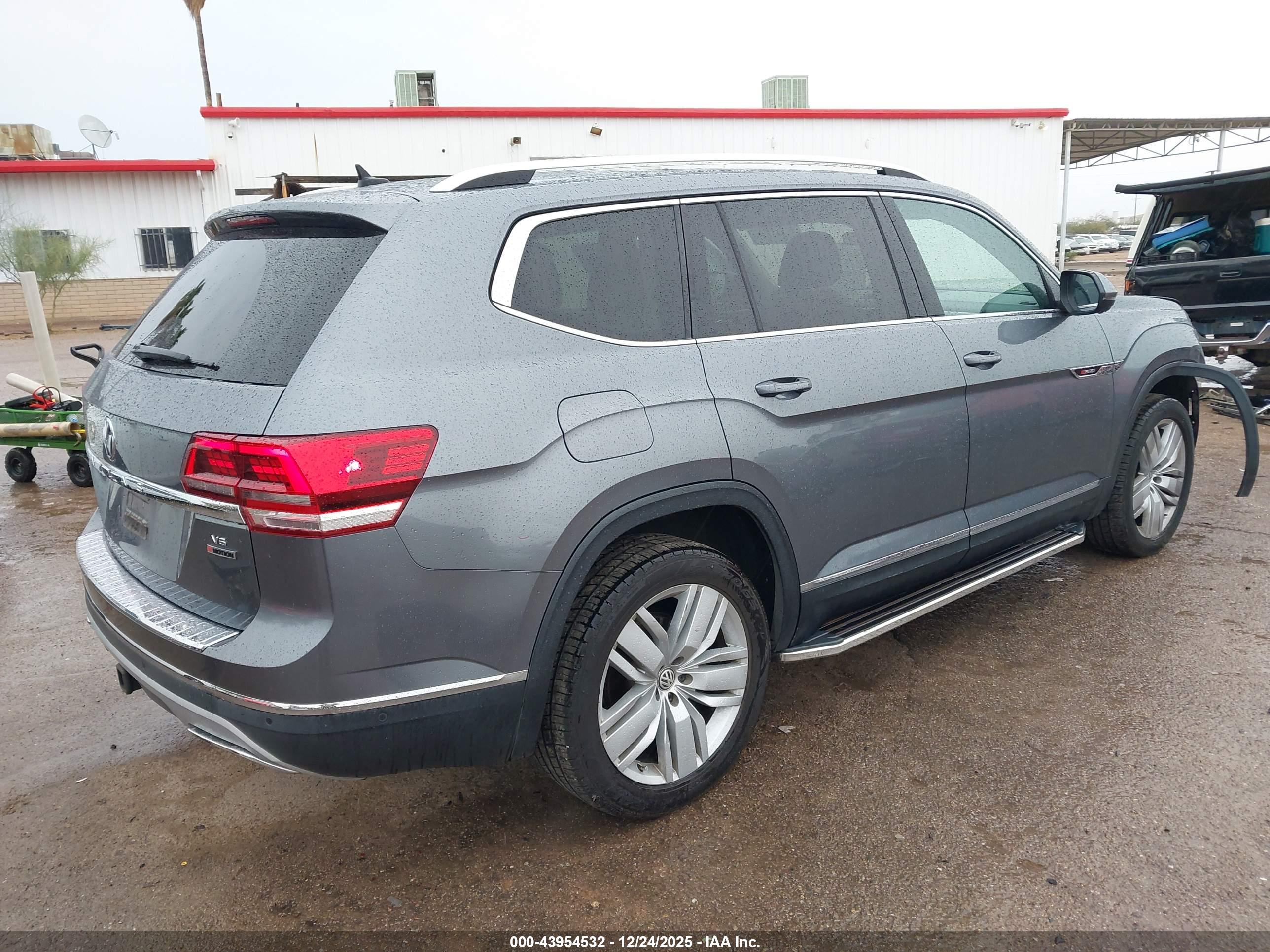 VOLKSWAGEN ATLAS image 4