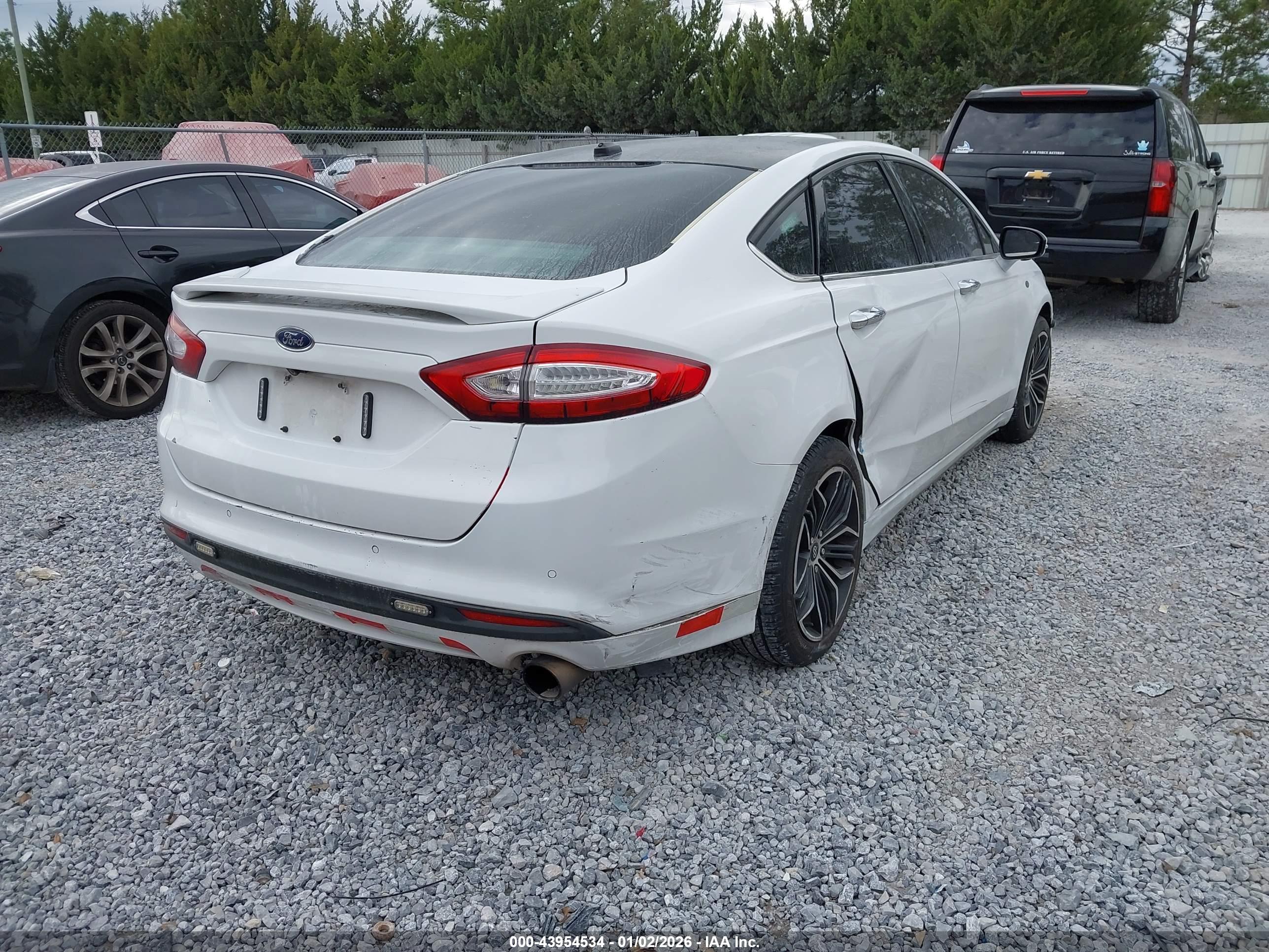 FORD FUSION image 4