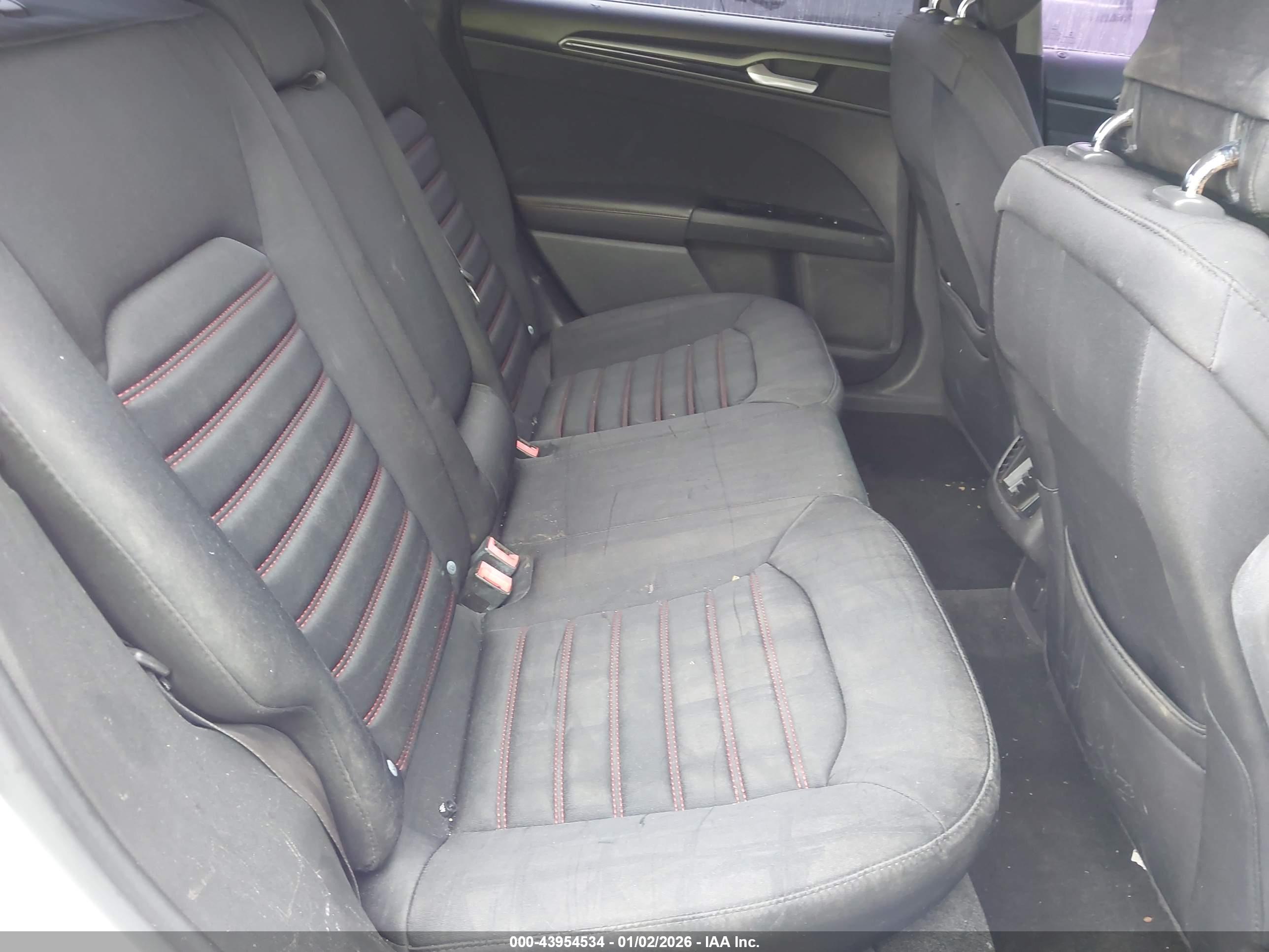 FORD FUSION image 8
