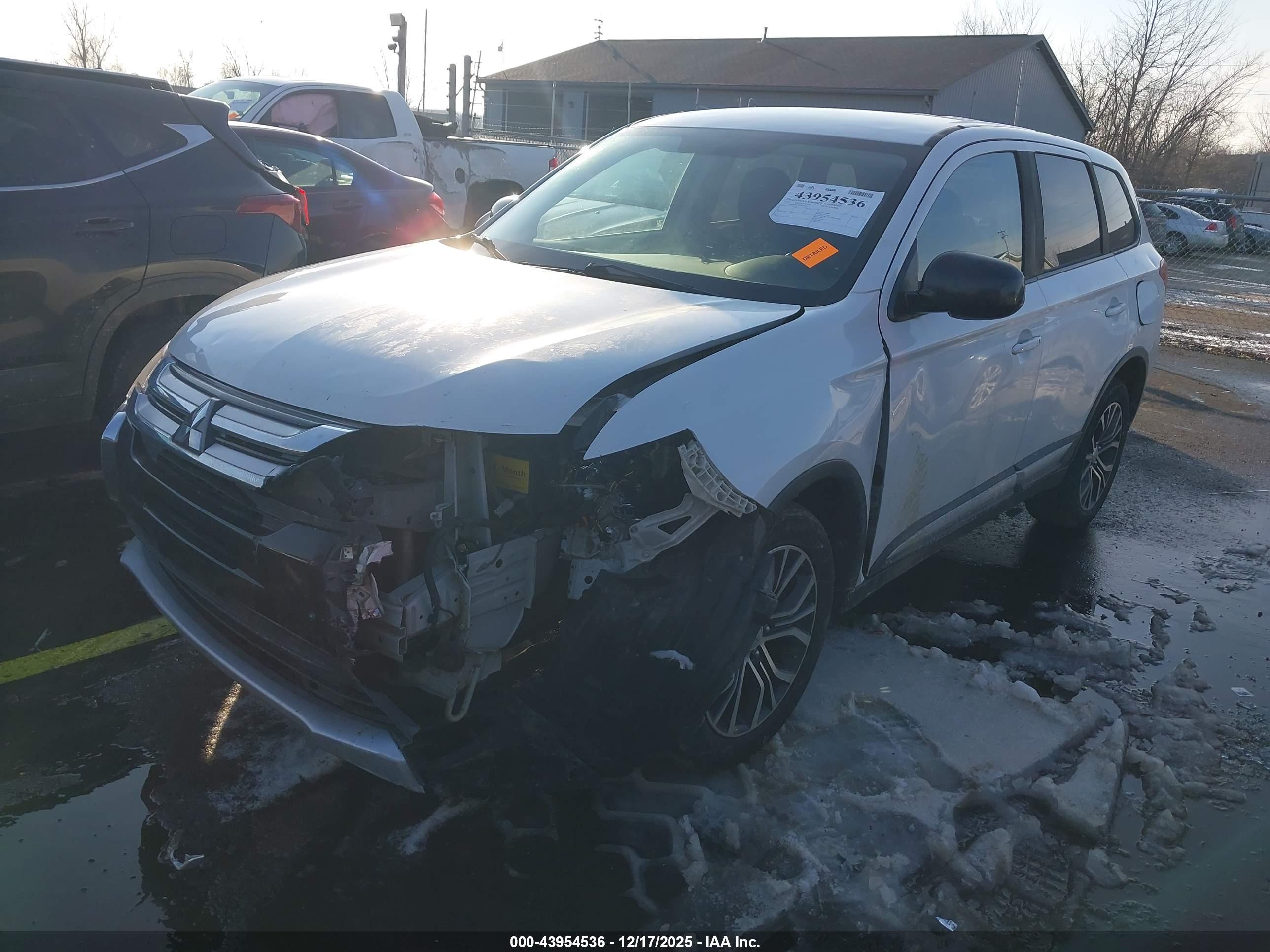 MITSUBISHI OUTLANDER image 2