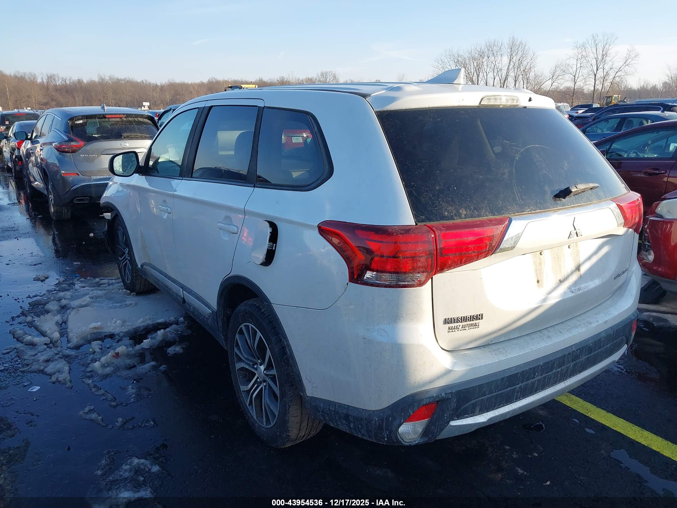 MITSUBISHI OUTLANDER image 3