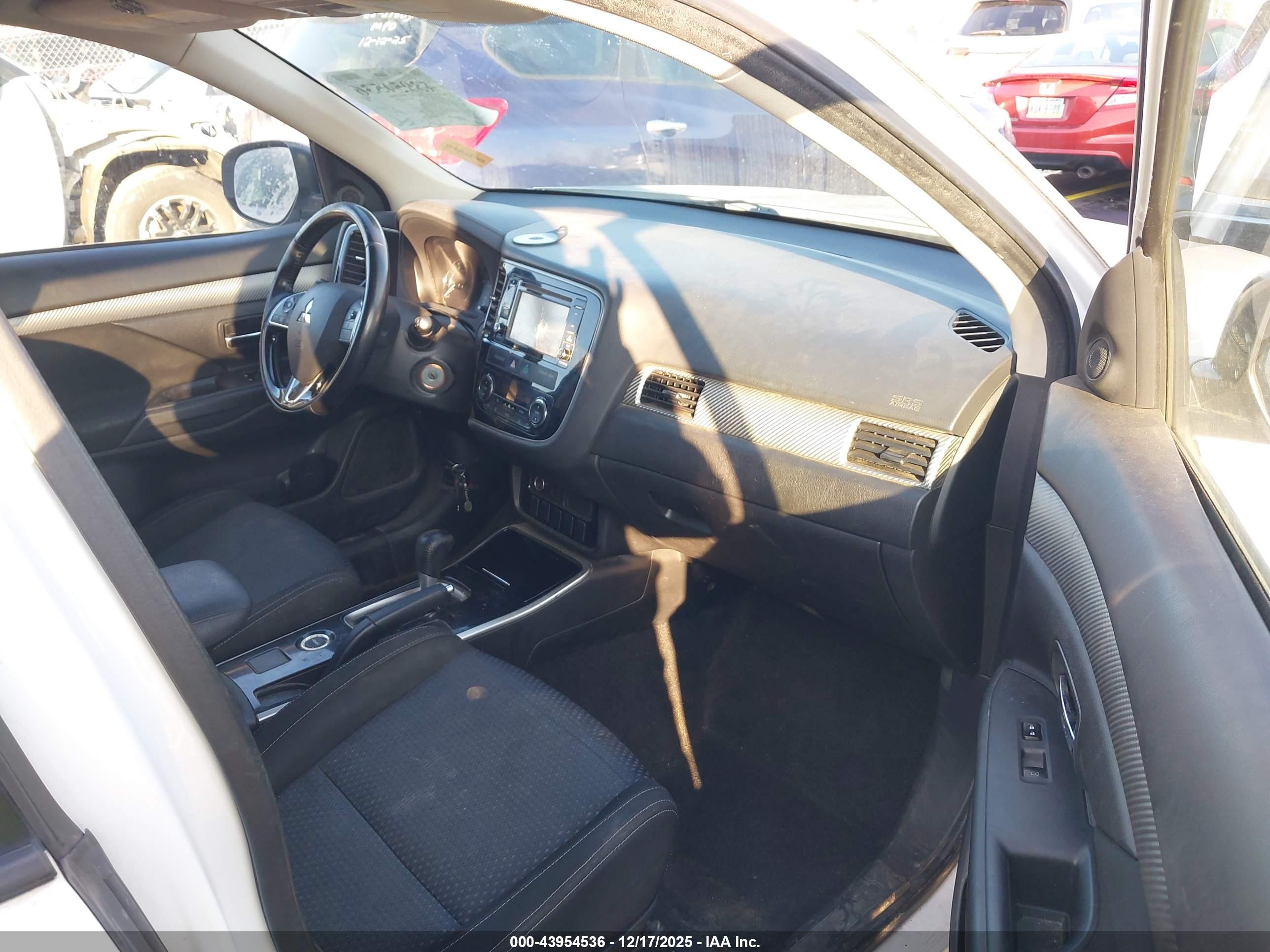 MITSUBISHI OUTLANDER image 5