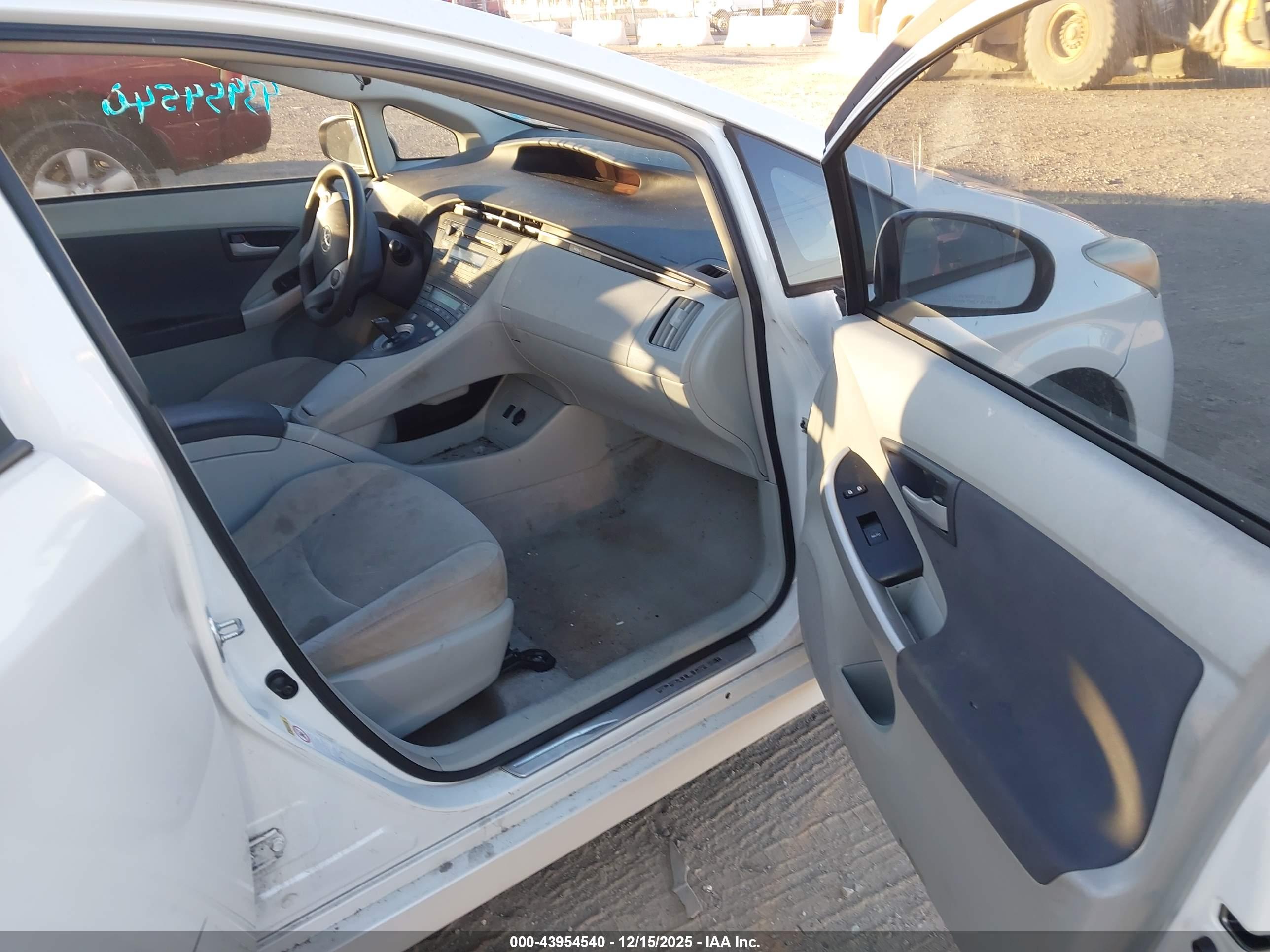 TOYOTA PRIUS image 5