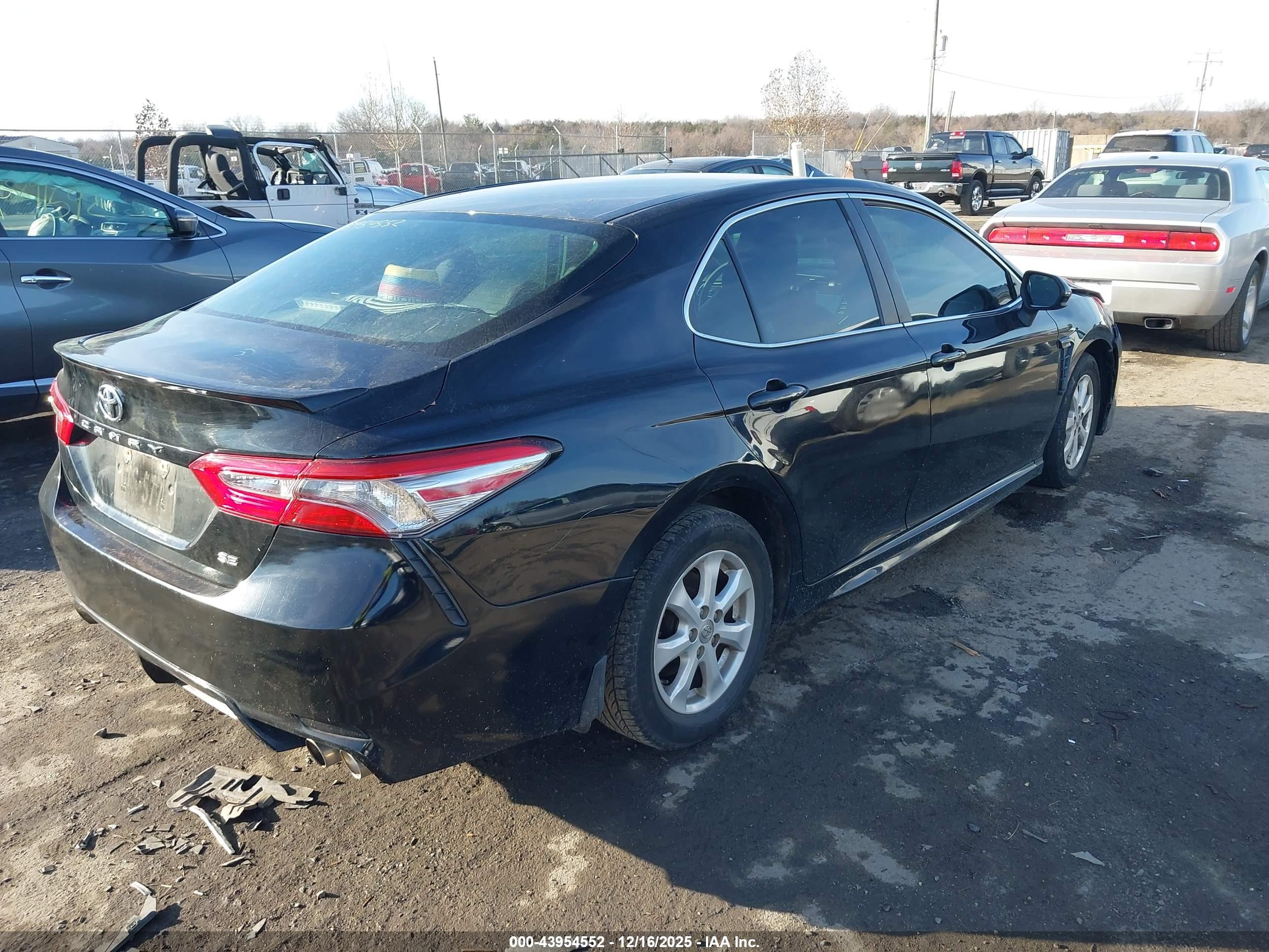 TOYOTA CAMRY image 4