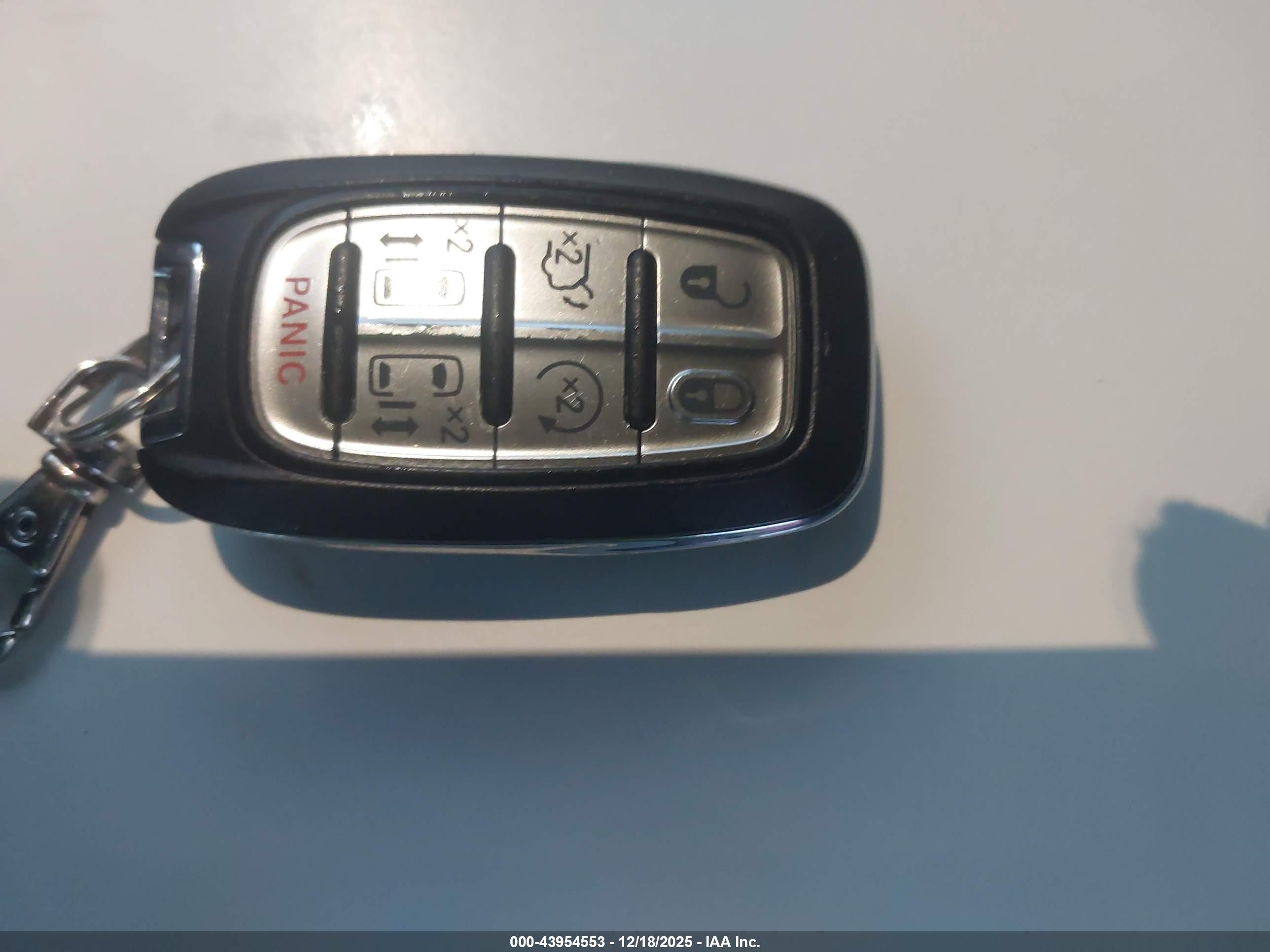 CHRYSLER PACIFICA image 11