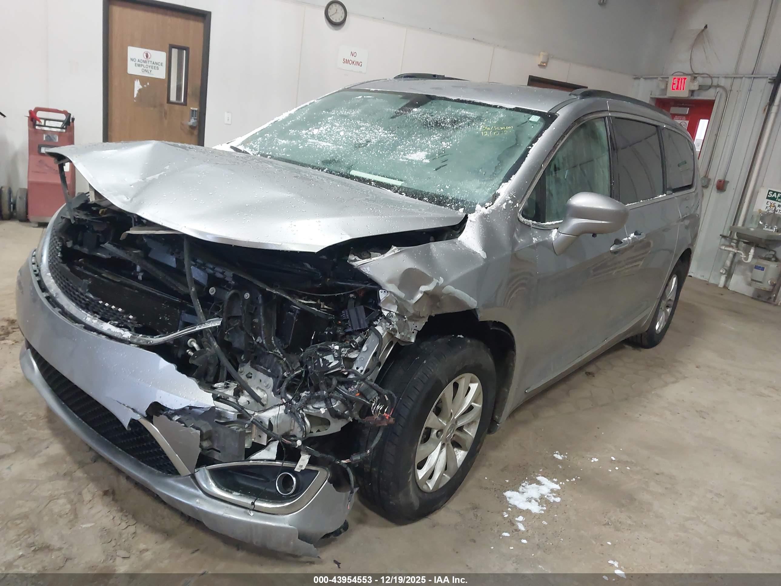 CHRYSLER PACIFICA image 2