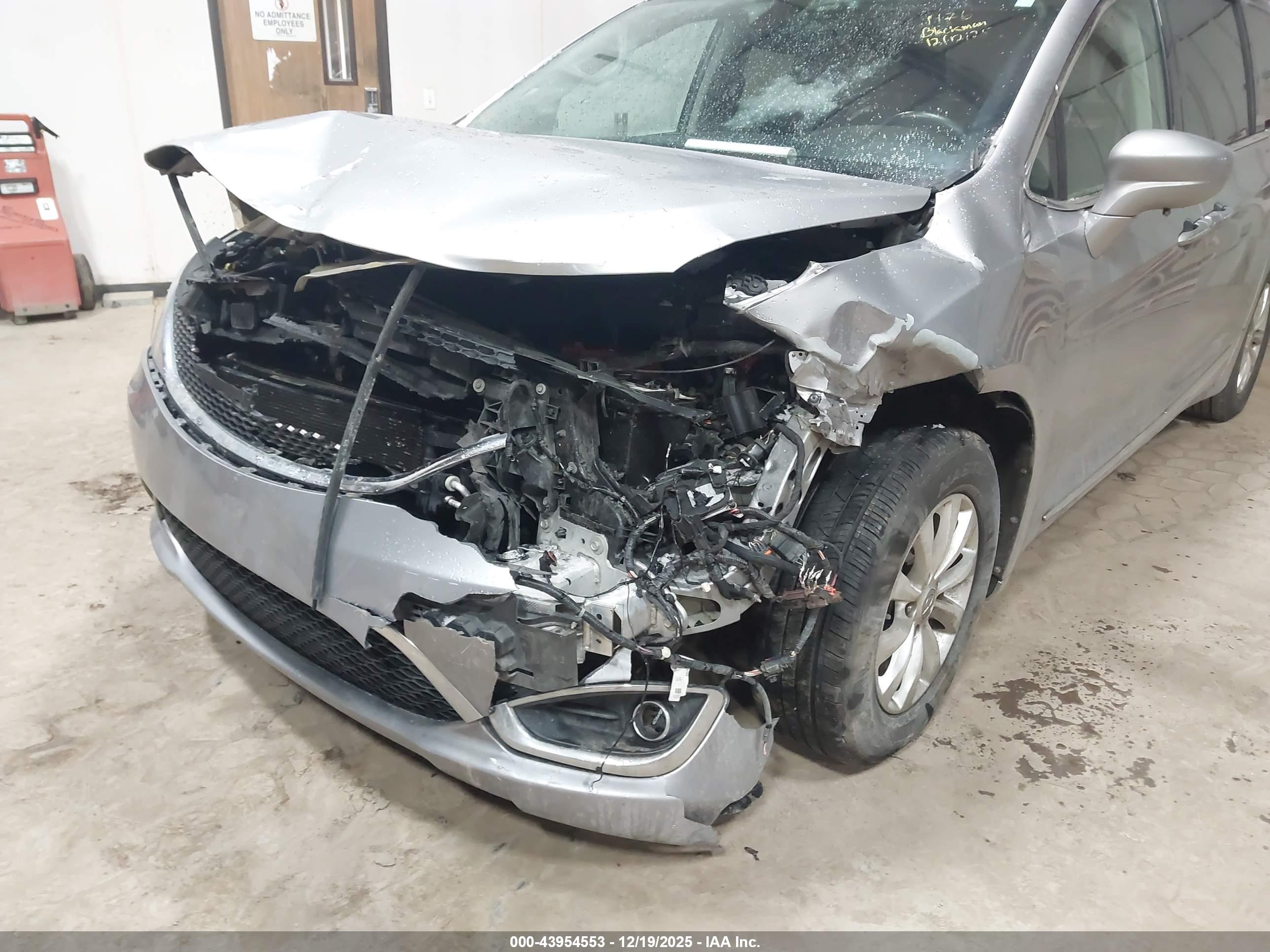 CHRYSLER PACIFICA image 6