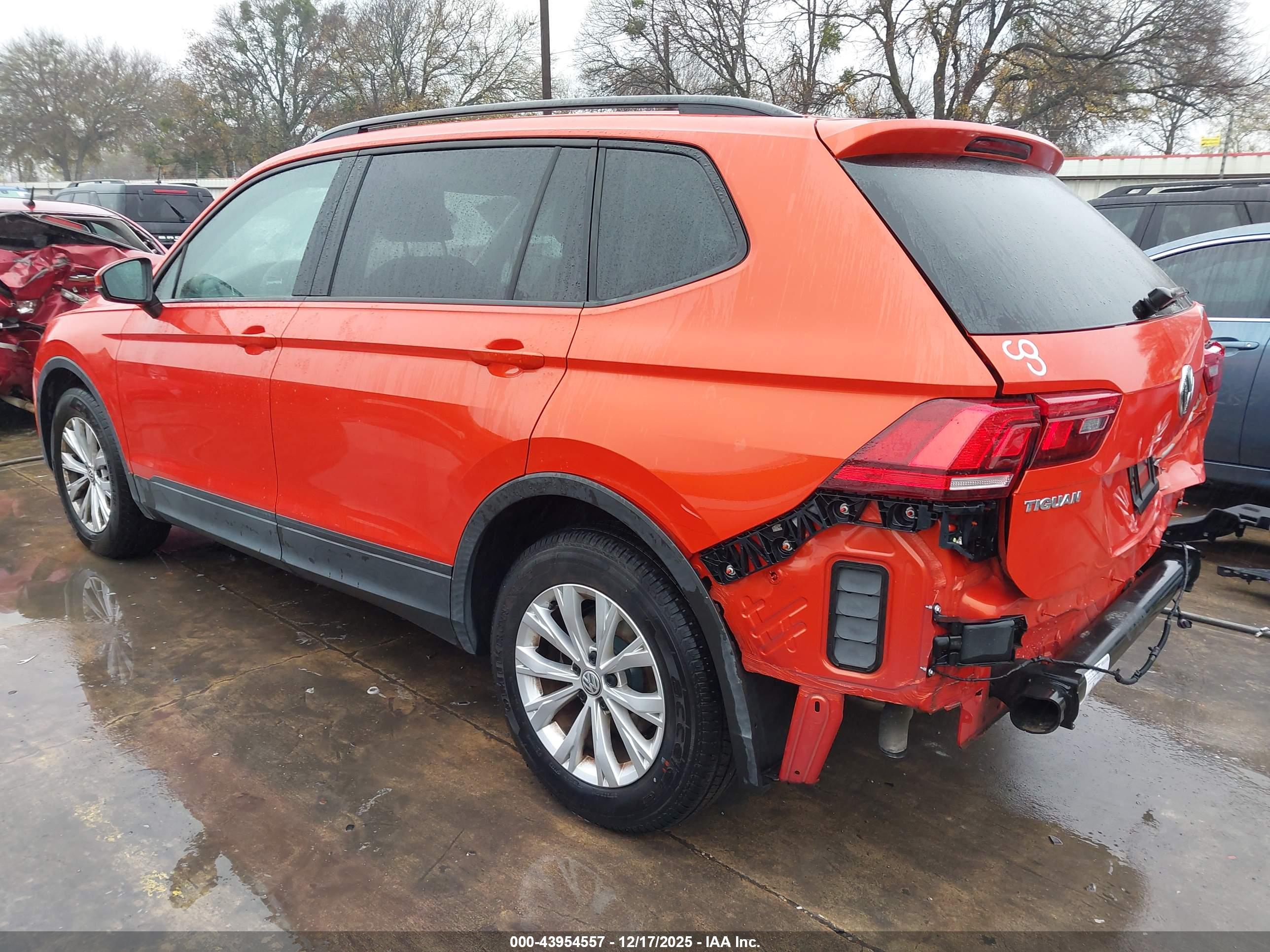 VOLKSWAGEN TIGUAN image 3