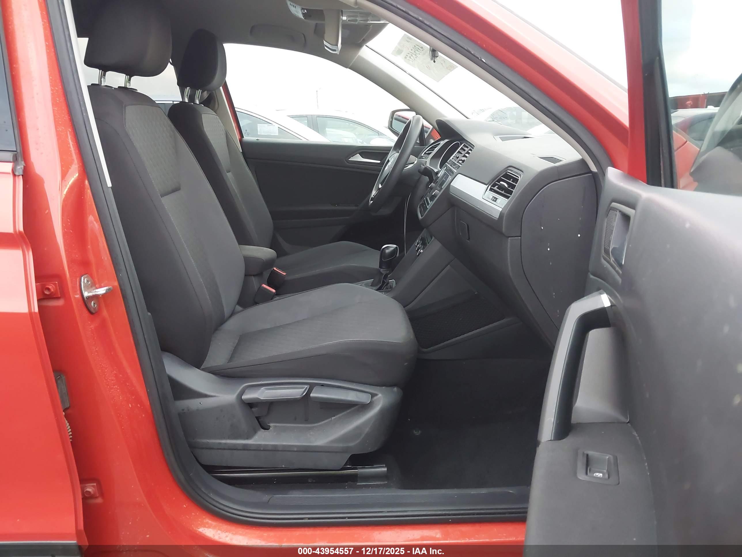 VOLKSWAGEN TIGUAN image 5