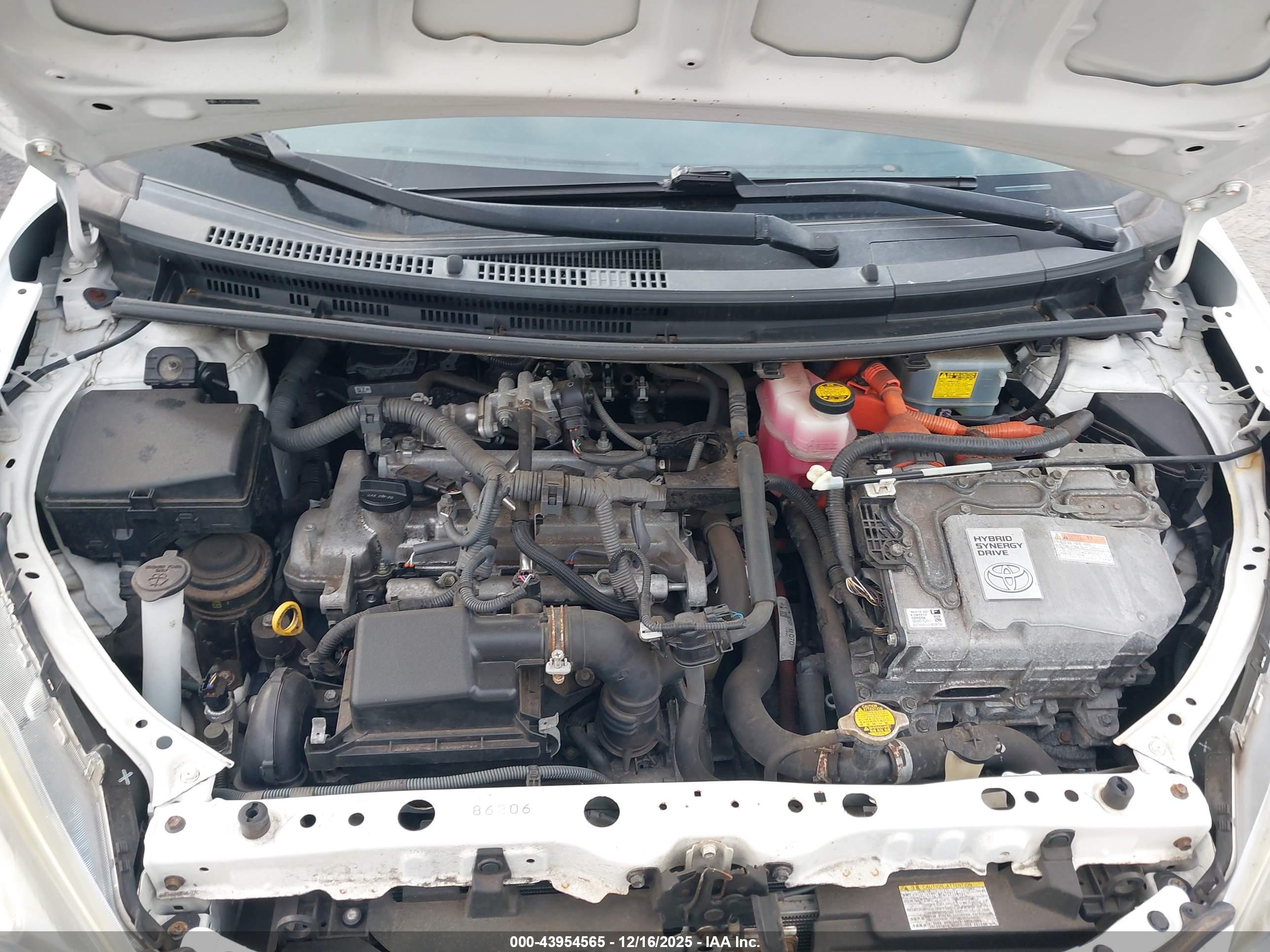 TOYOTA PRIUS image 10