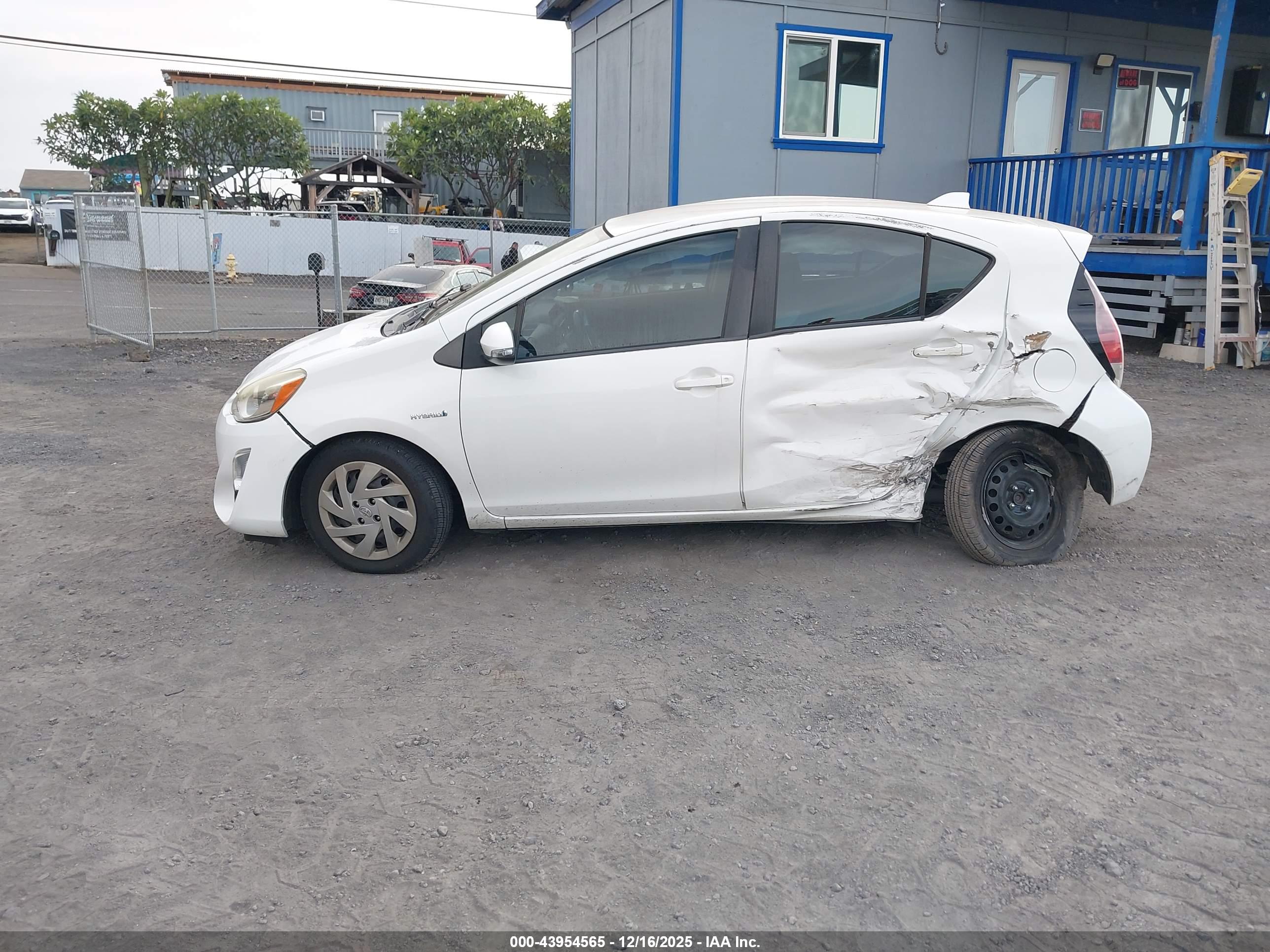 TOYOTA PRIUS image 6