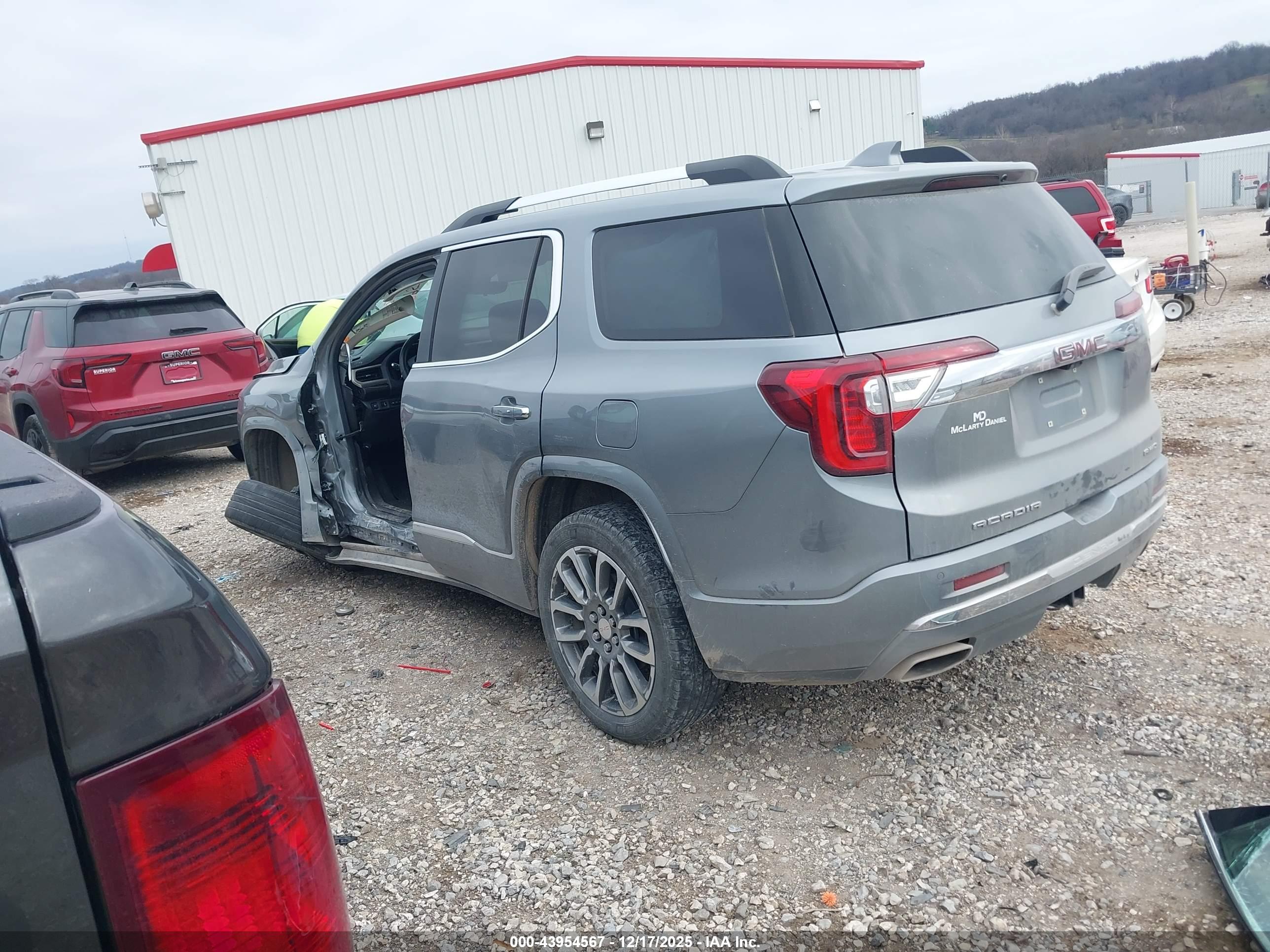 GMC ACADIA image 3