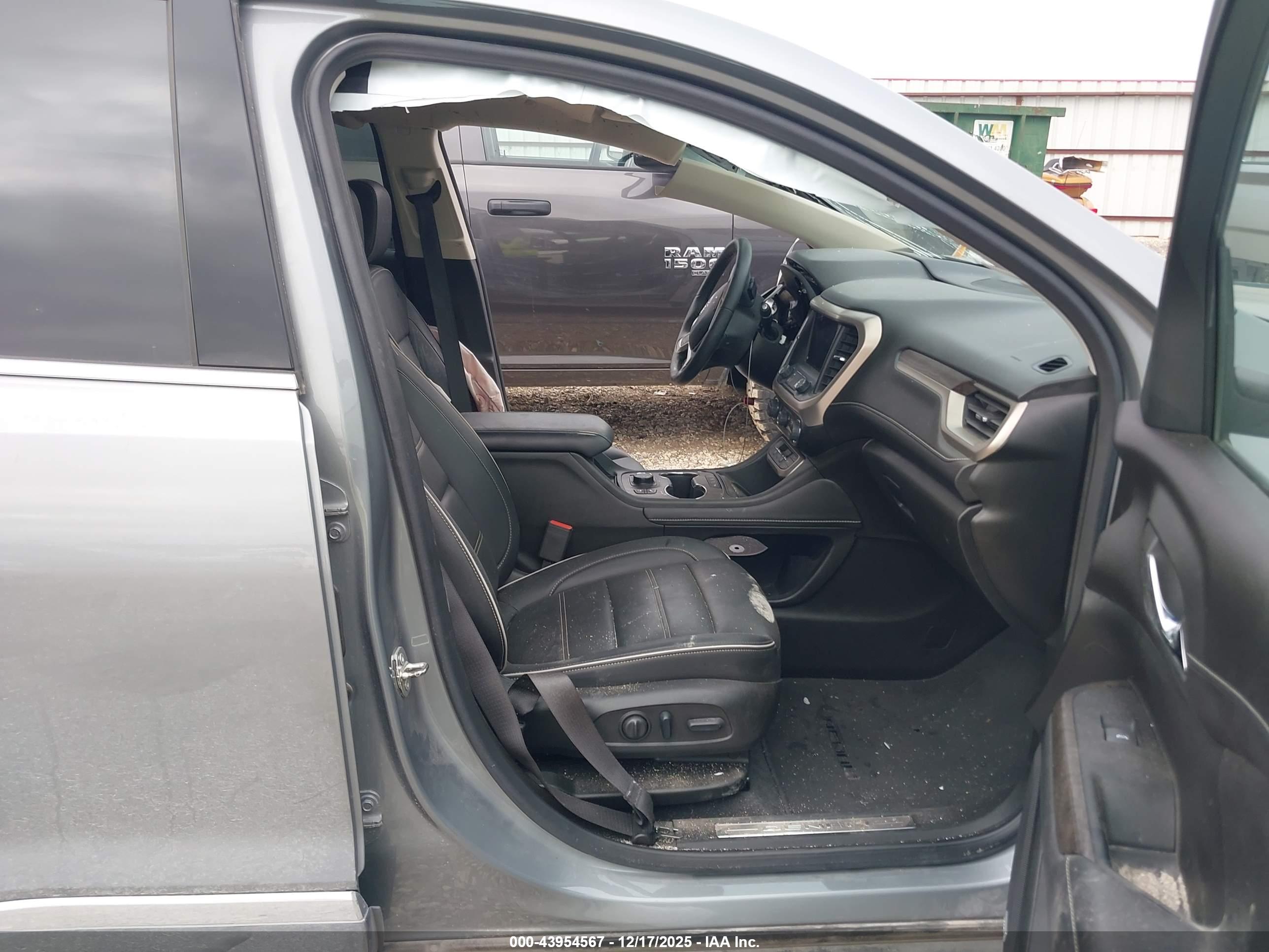 GMC ACADIA image 5