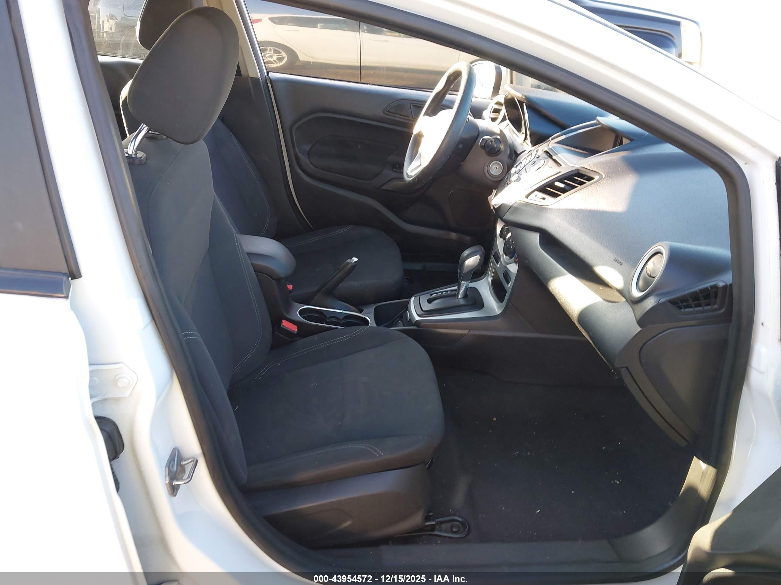 FORD FIESTA image 5