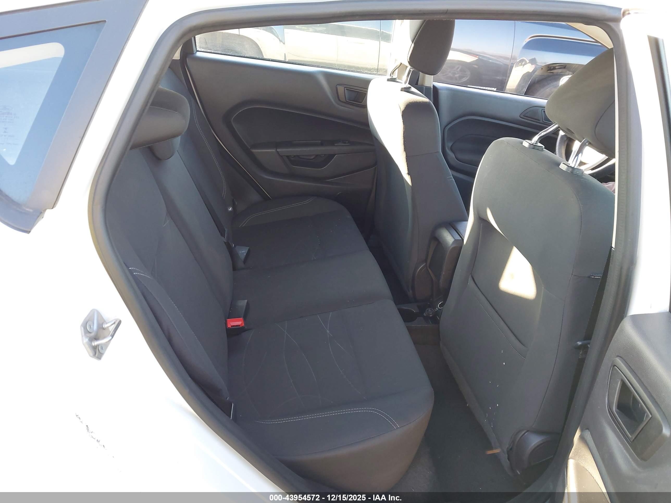 FORD FIESTA image 8