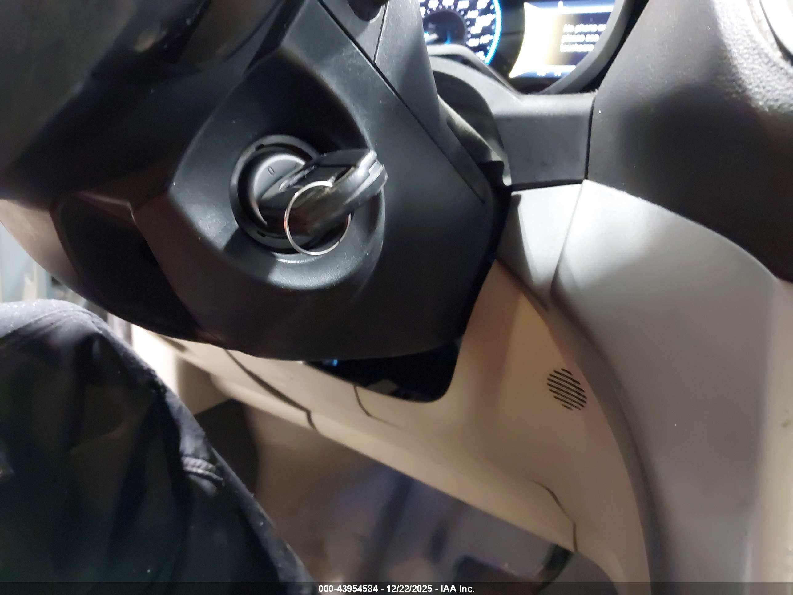 FORD C-MAX image 11