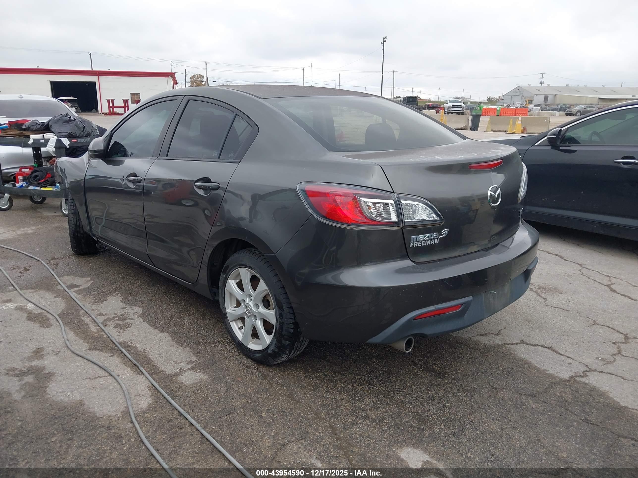MAZDA MAZDA3 image 3